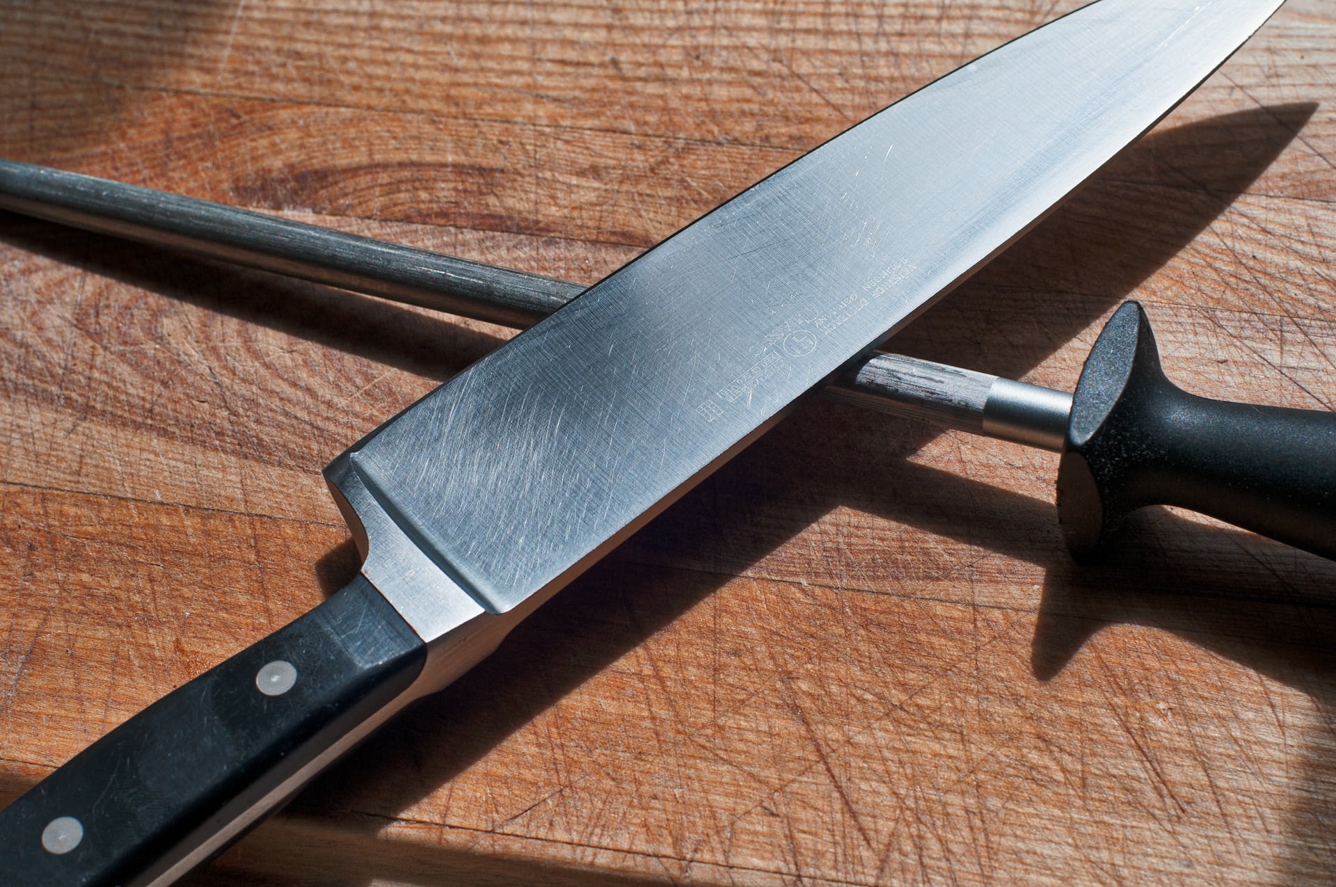 cutting, blade, spanner, alloy, black, 1080P, table, sharpening steel, hand saw, wood - Material, no people, kitchen Knife, cutting board, knife - weapon, HD Wallpaper