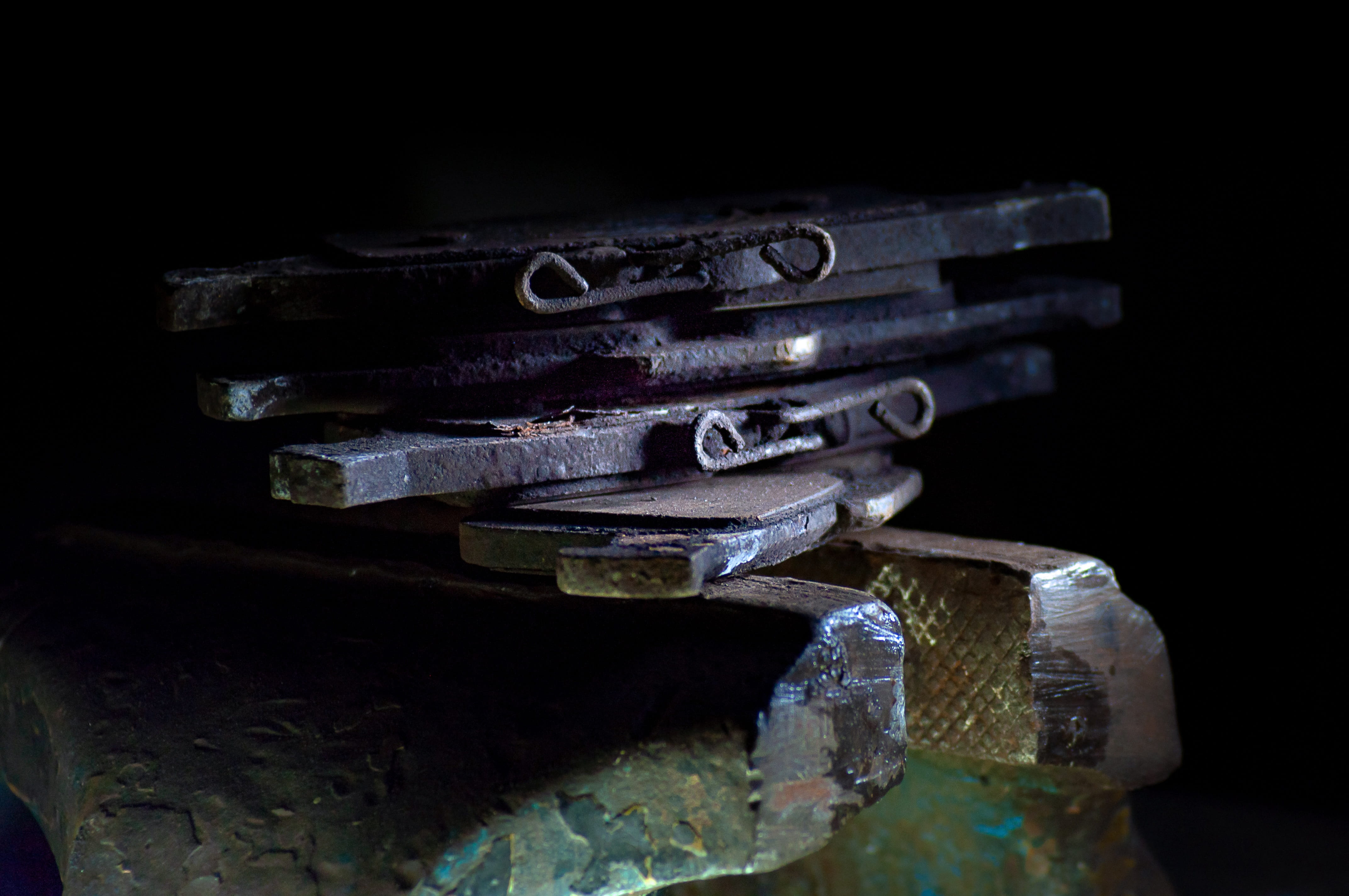 thin, braking clogs, vice, worn out, strength, rusty, auto, technology, metal, large group of objects, screw, stack, close-up, brake, inspection, wear limit, HD Wallpaper