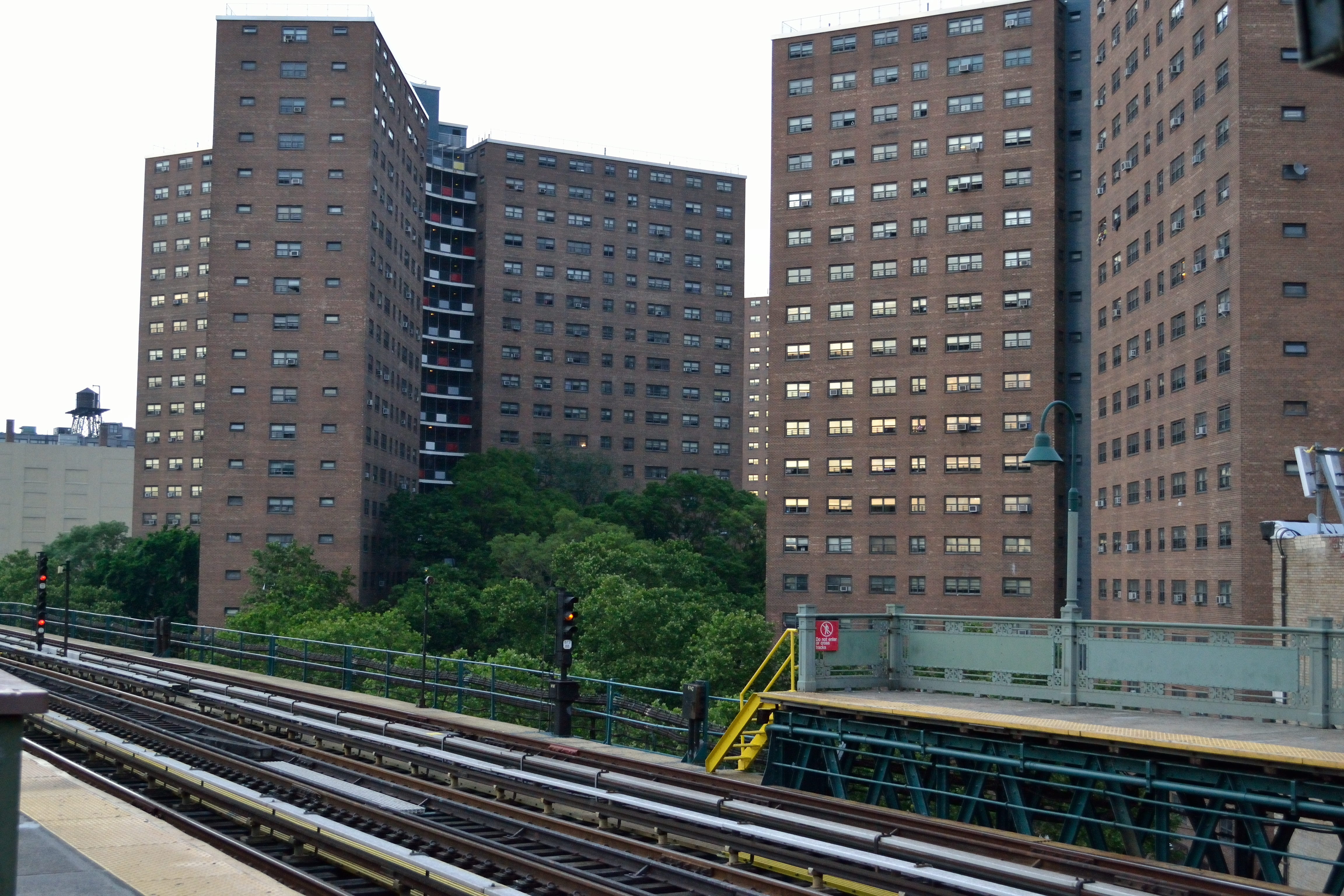housing, slum, poor, day, urban housing development, harlem, sky, public transportation, transportation, needy, subway station, no people, railroad track, HD Wallpaper