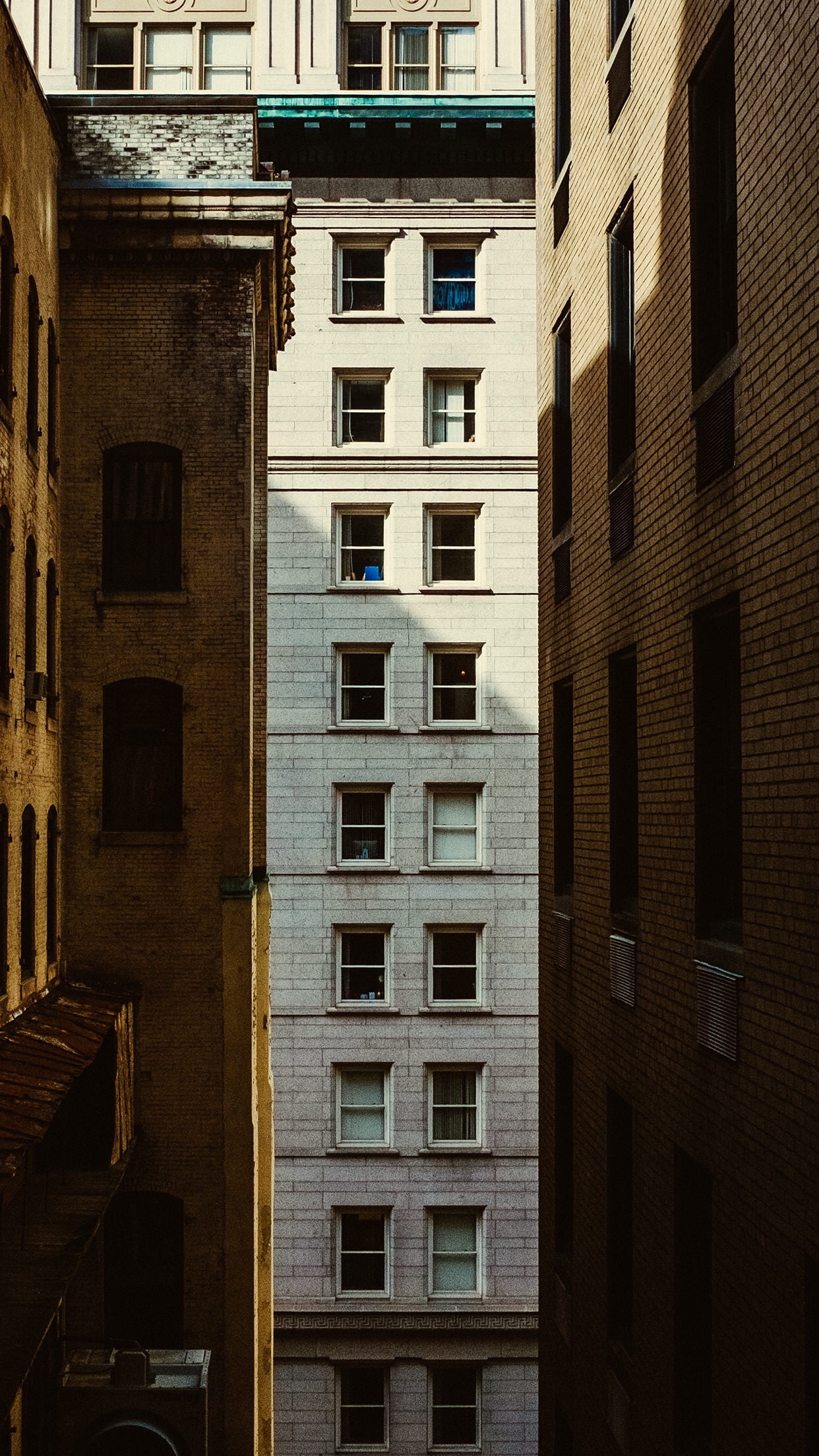 apartment, low angle view, in a row, repetition, window, nature, building exterior, modern, shadow, landscape, architecture, residential district, 1080P, Phone HD Wallpaper