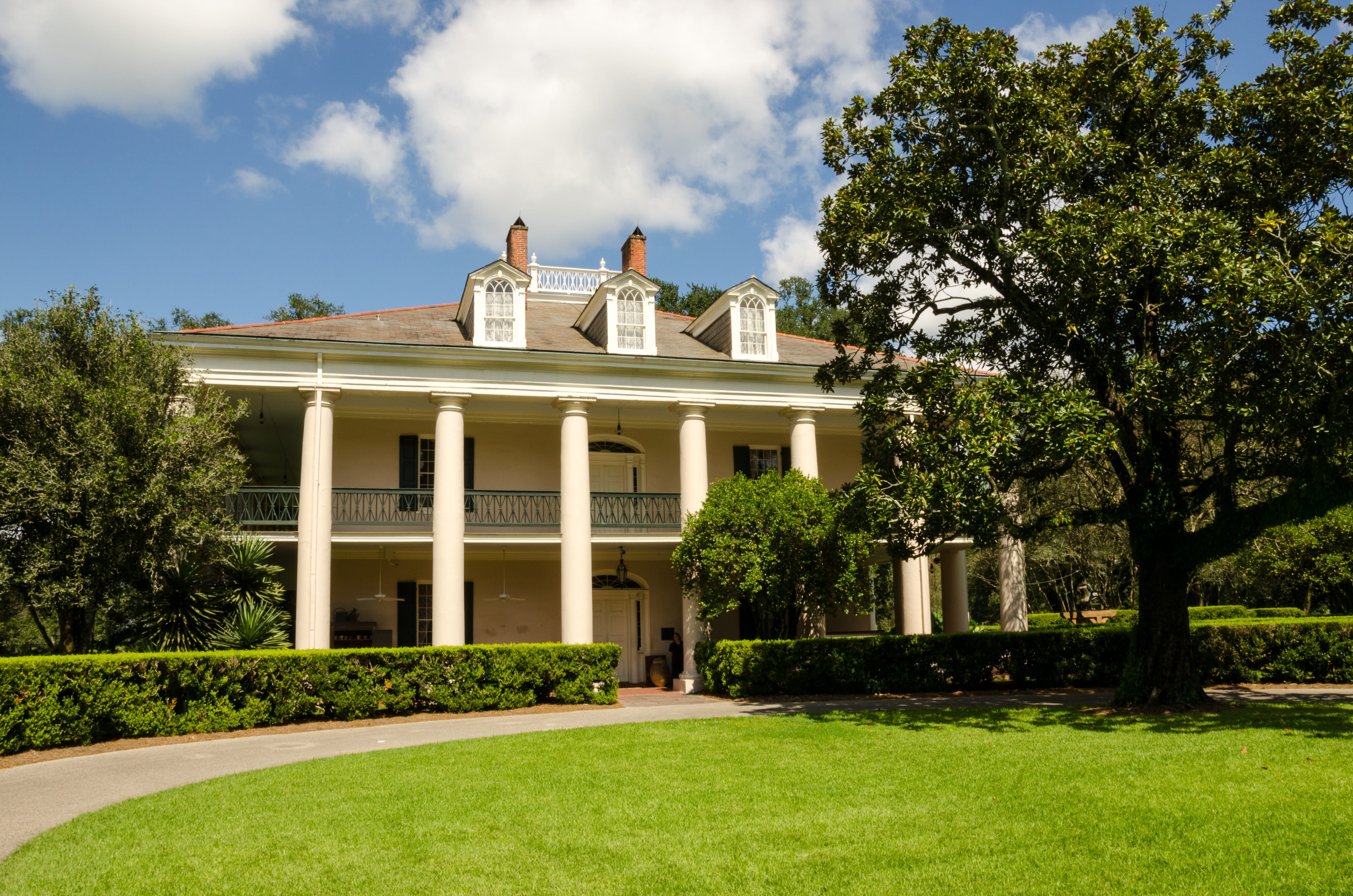 facade, 4K, lawn, plantation, outdoors, villa, wealth, building, residential district, southern states, architecture And Buildings, architectural column, HD Wallpaper