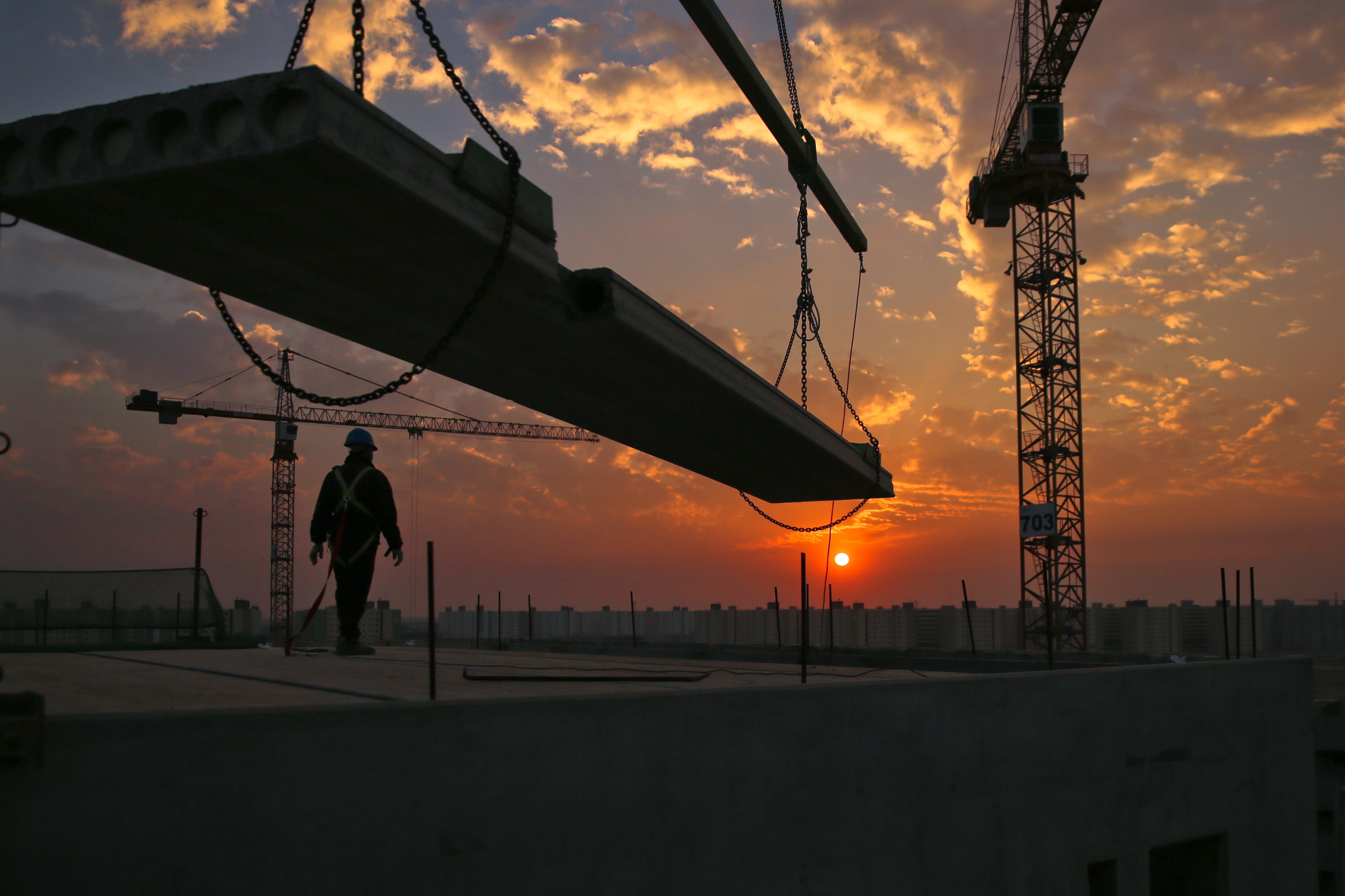lifestyles, architecture, built structure, connection, sky, construction, nature, site, cloud - sky, work, building, sunset, 4K, men, building construction, HD Wallpaper