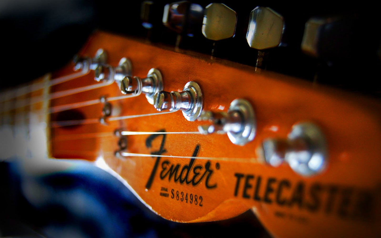 no people, selective focus, amplifier, violin, brown, indoors, 720P, focus on foreground, head, musical instrument, string, guitar, headstock, skill, close-up, HD Wallpaper