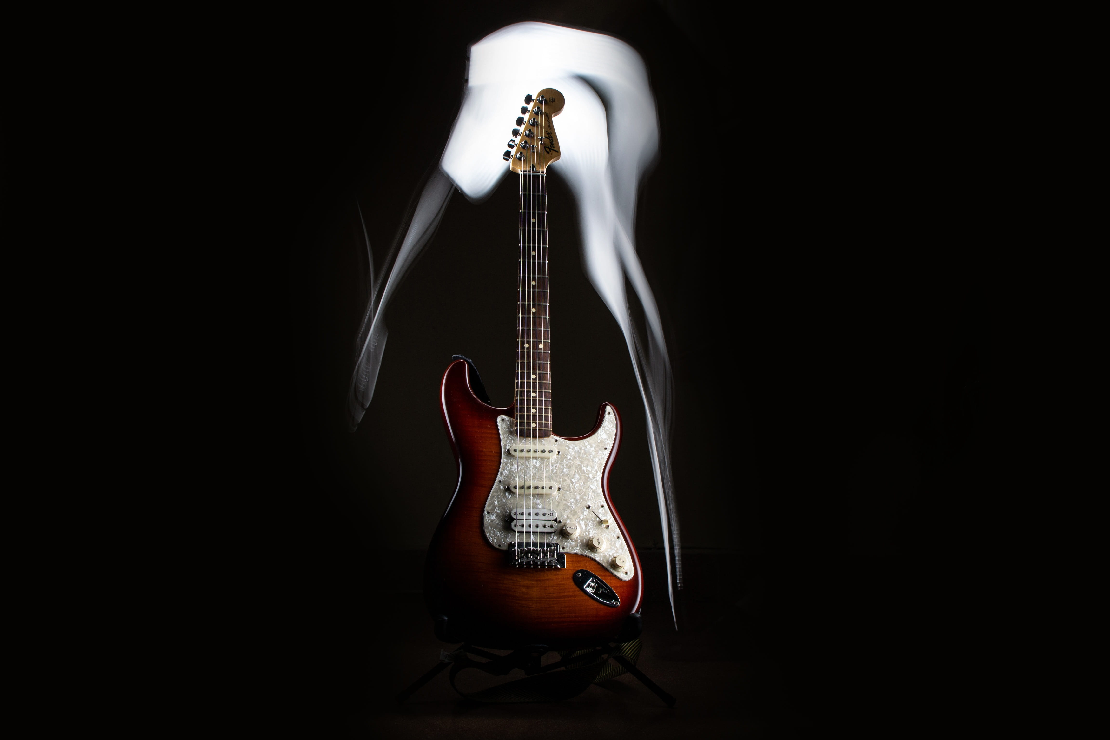 guitar, dark, stratocaster, modern rock, string, rock music, single object, still life, arts culture and entertainment, studio shot, musical instrument, HD Wallpaper