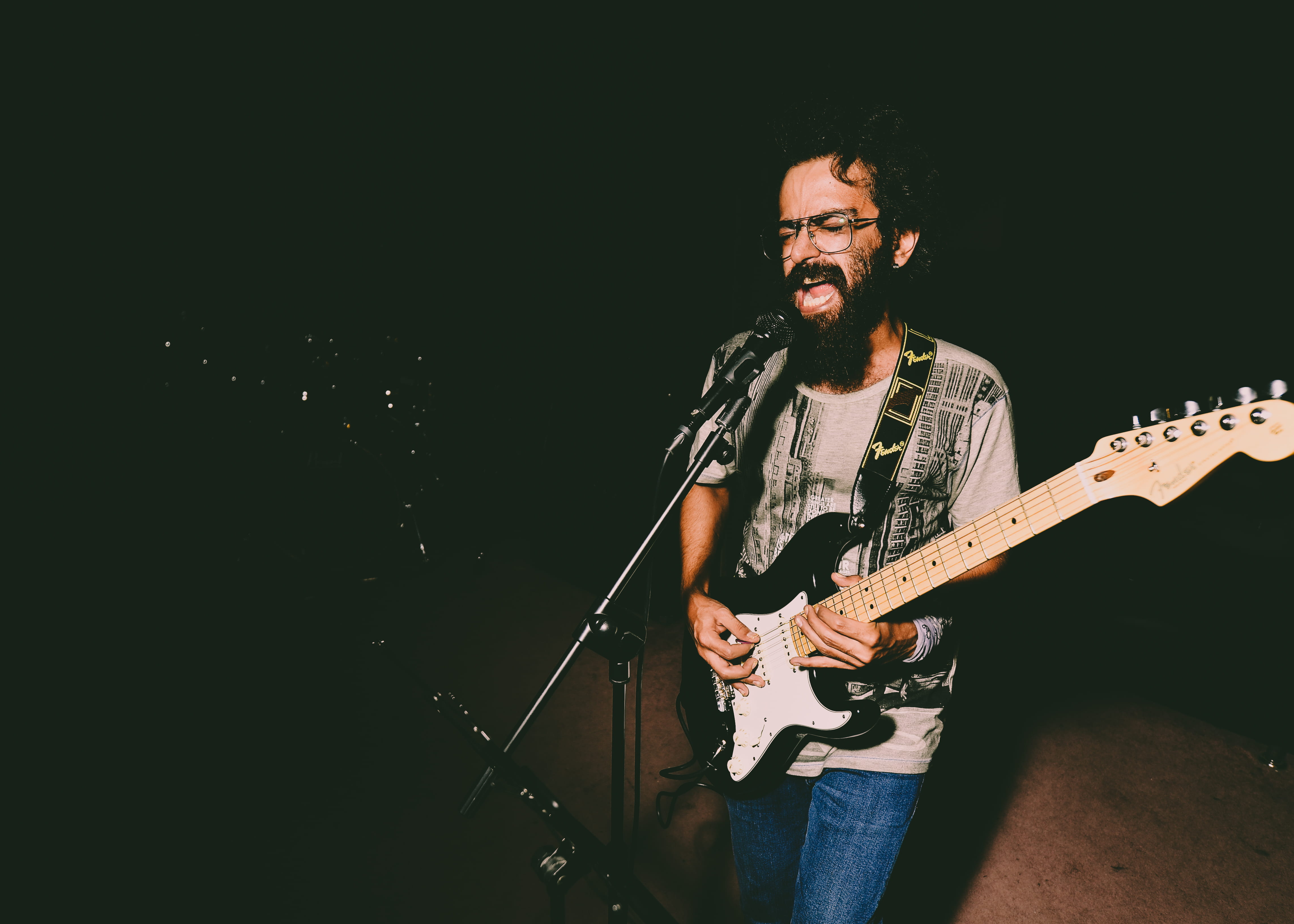 boy, bass guitar, popular music concert, front view, guitarist, black, playing, man, young men, beard, performing, men, scream, plucking an instrument, HD Wallpaper