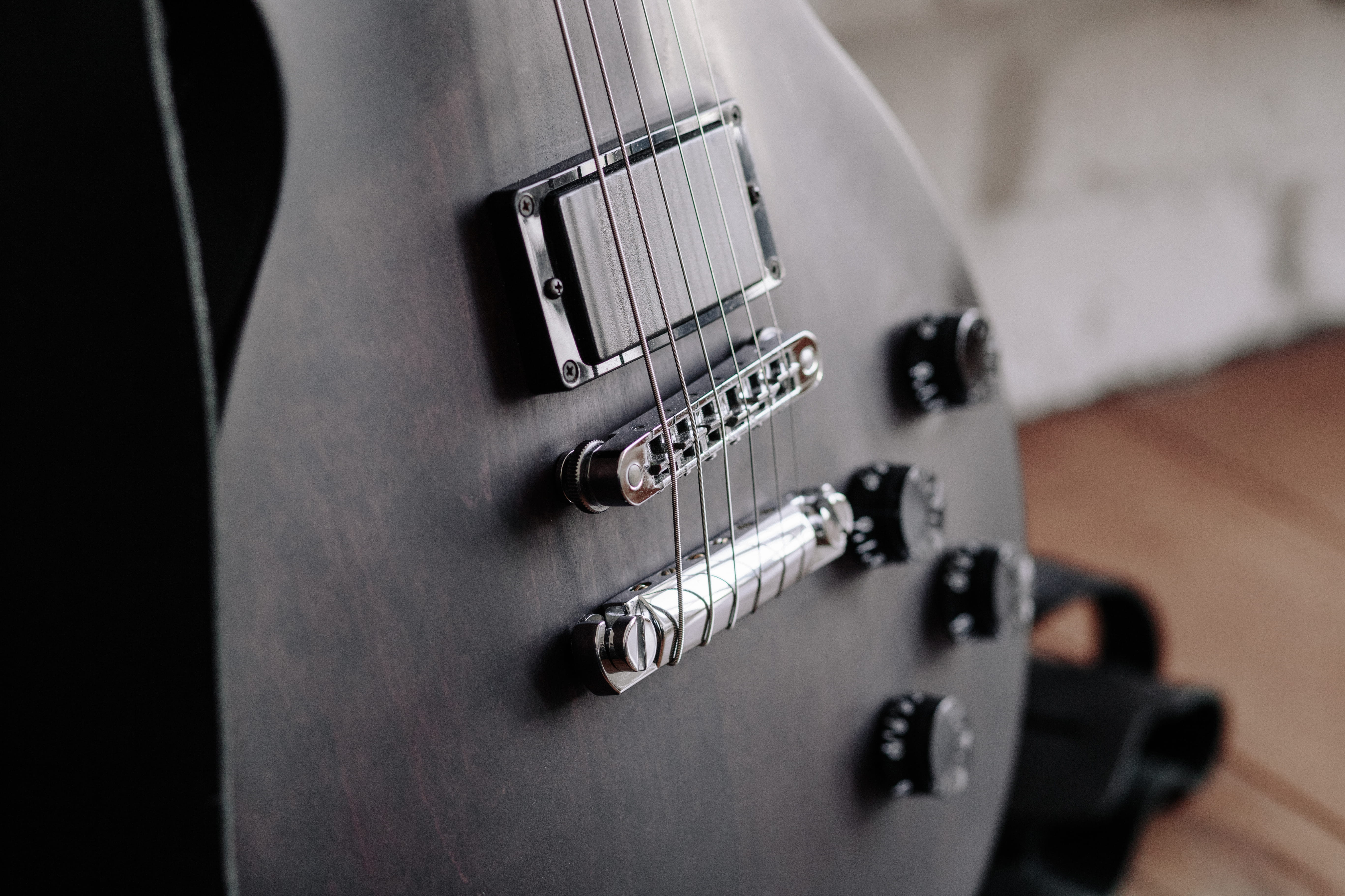 selective focus, leisure activities, single object, knob, musical instrument string, studio shot, performance, musical equipment, electric guitar, bass guitar, HD Wallpaper