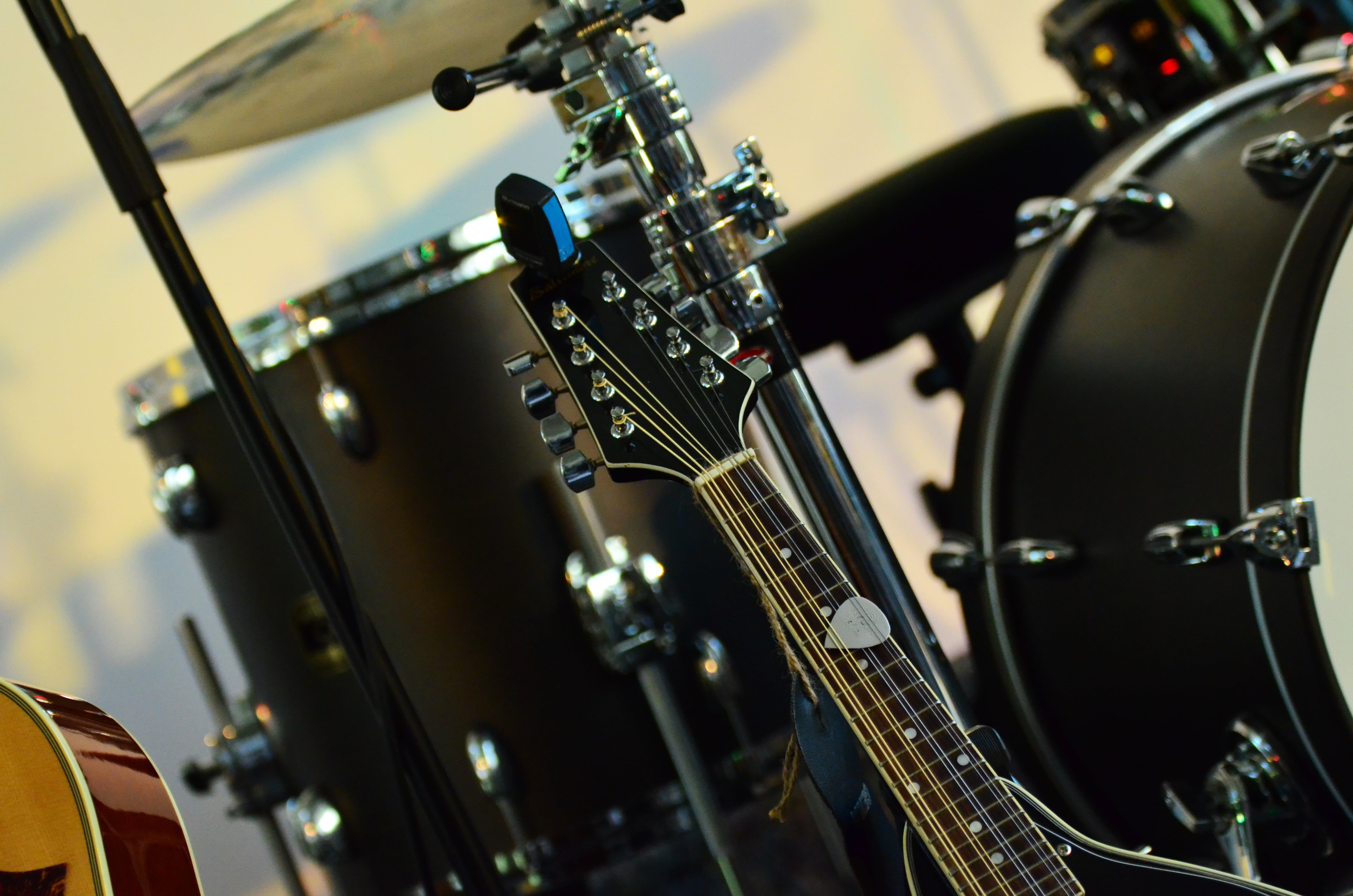 music, sound, selective focus, string, guitar, 4K, equipment, black, stage, audio equipment, drum, saxophone, recording studio, performance, musical equipment, HD Wallpaper