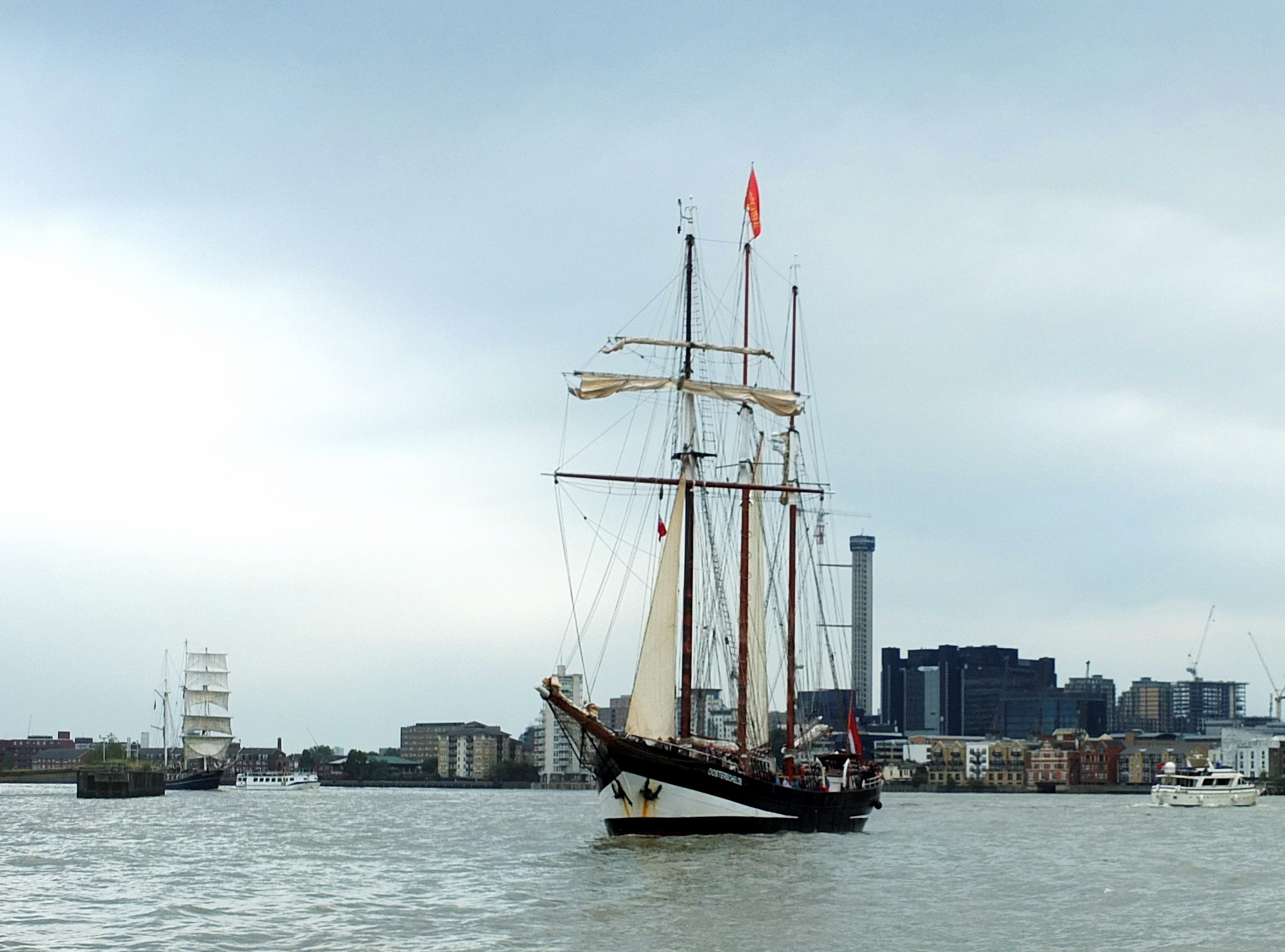 sky, mizzen, office building exterior, passenger craft, uk, seamanship, water, day, 2K, harbor, waterfront, tall, transportation, ship, captain, mast, HD Wallpaper
