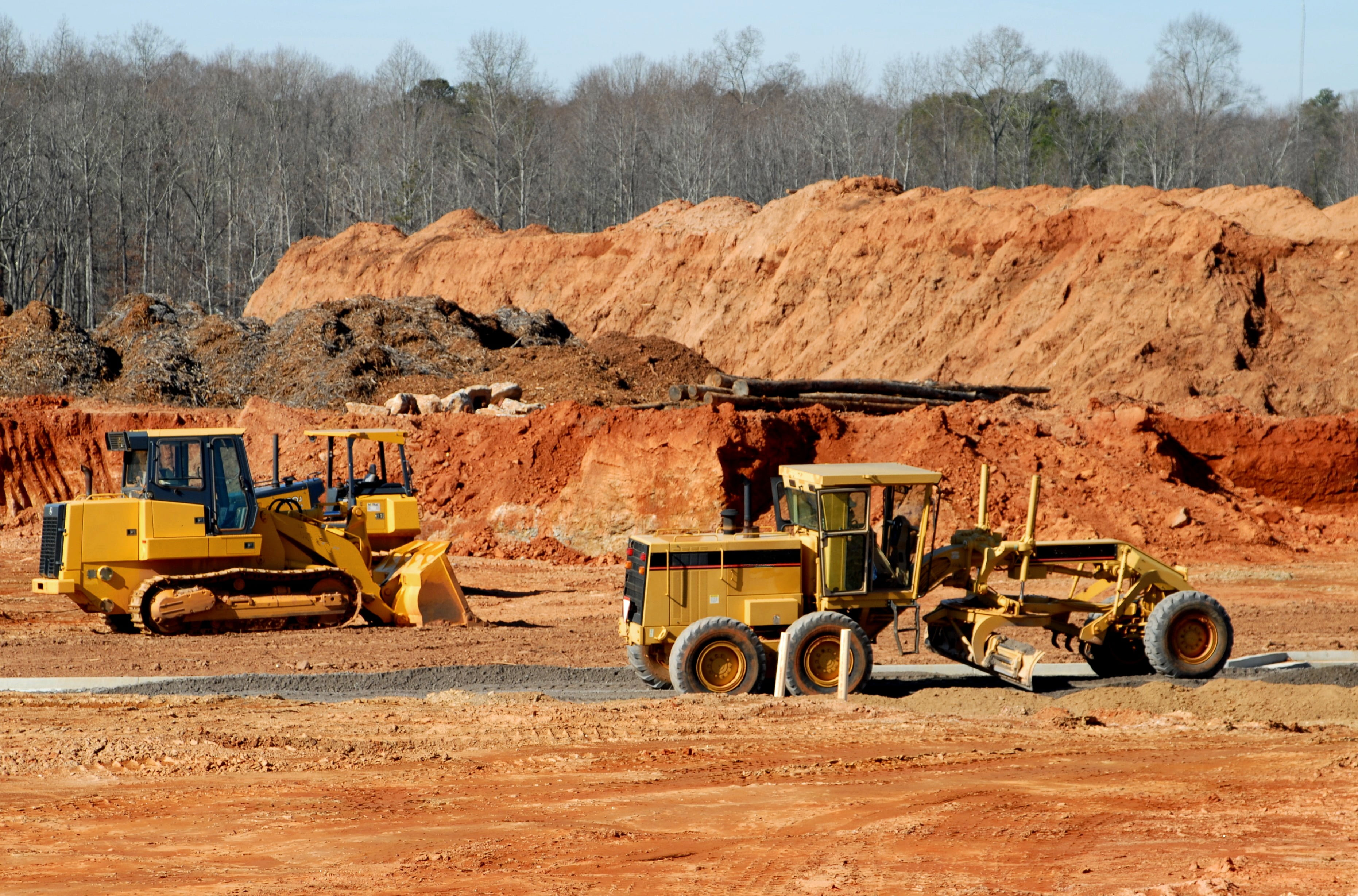 dirt mover, real people, excavation, ground, road, development, engineering, vehicle, construction industry, worker, truck, transportation, work, land vehicle, HD Wallpaper
