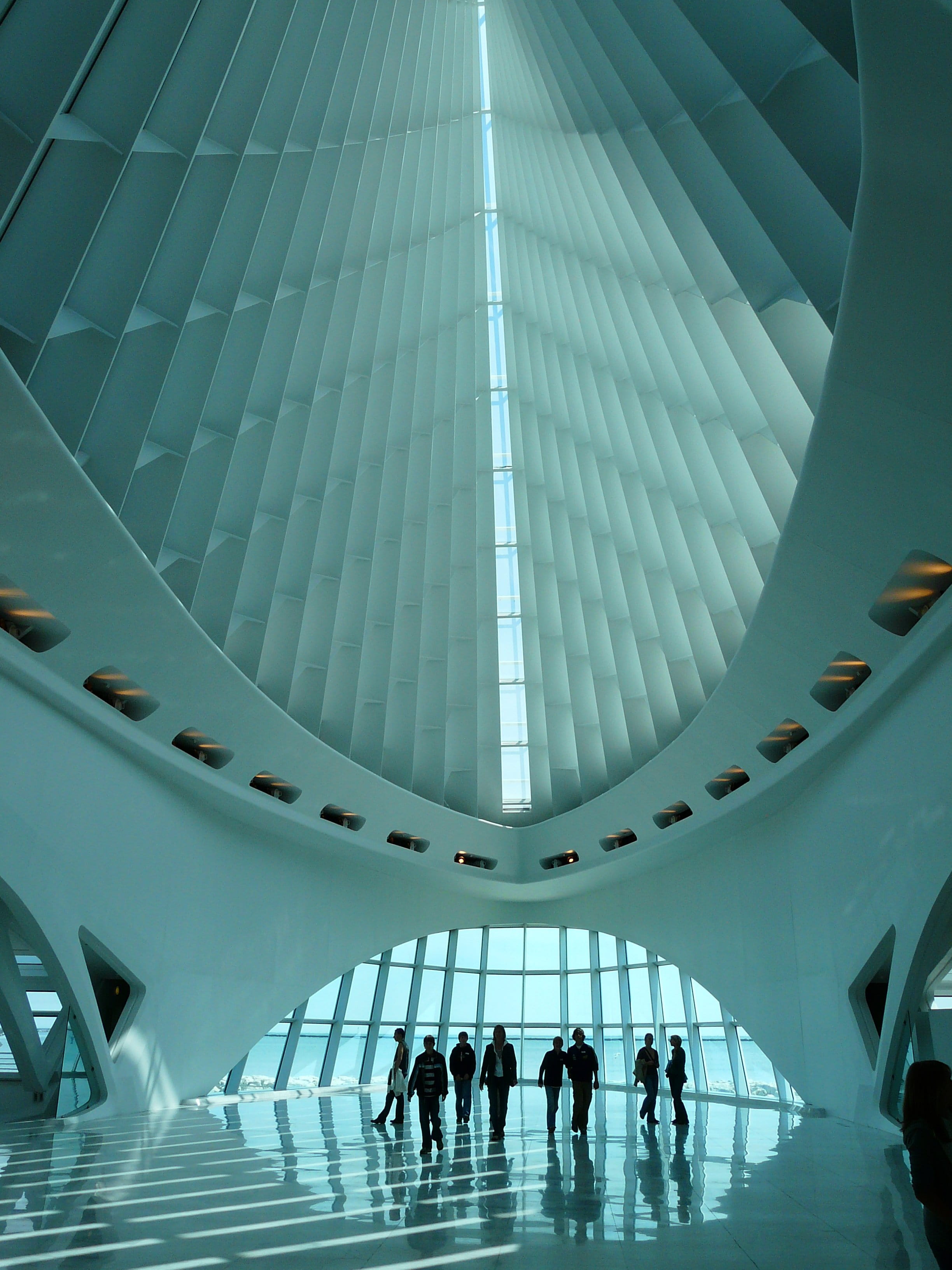 corridor, women, wisconsin, building, group Of People, airport, business, science fiction, men, rise, entrance Hall, ceiling, flooring, urban Scene, high, Phone HD Wallpaper