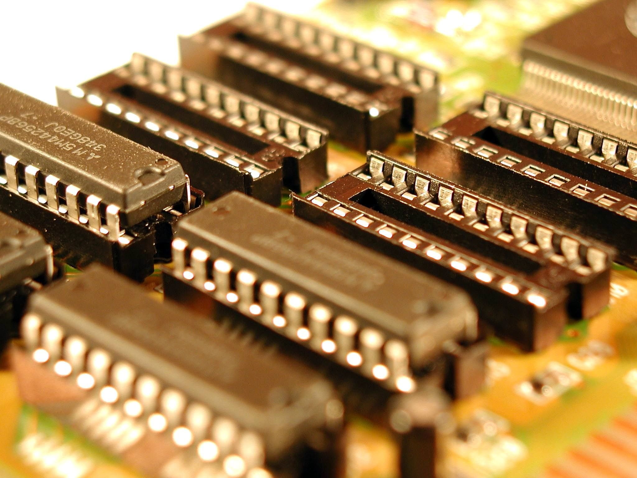 chips, selective focus, electricity, electrical Equipment, board, in a row, semiconductor, electronics Industry, no people, black, computer, connection, HD Wallpaper
