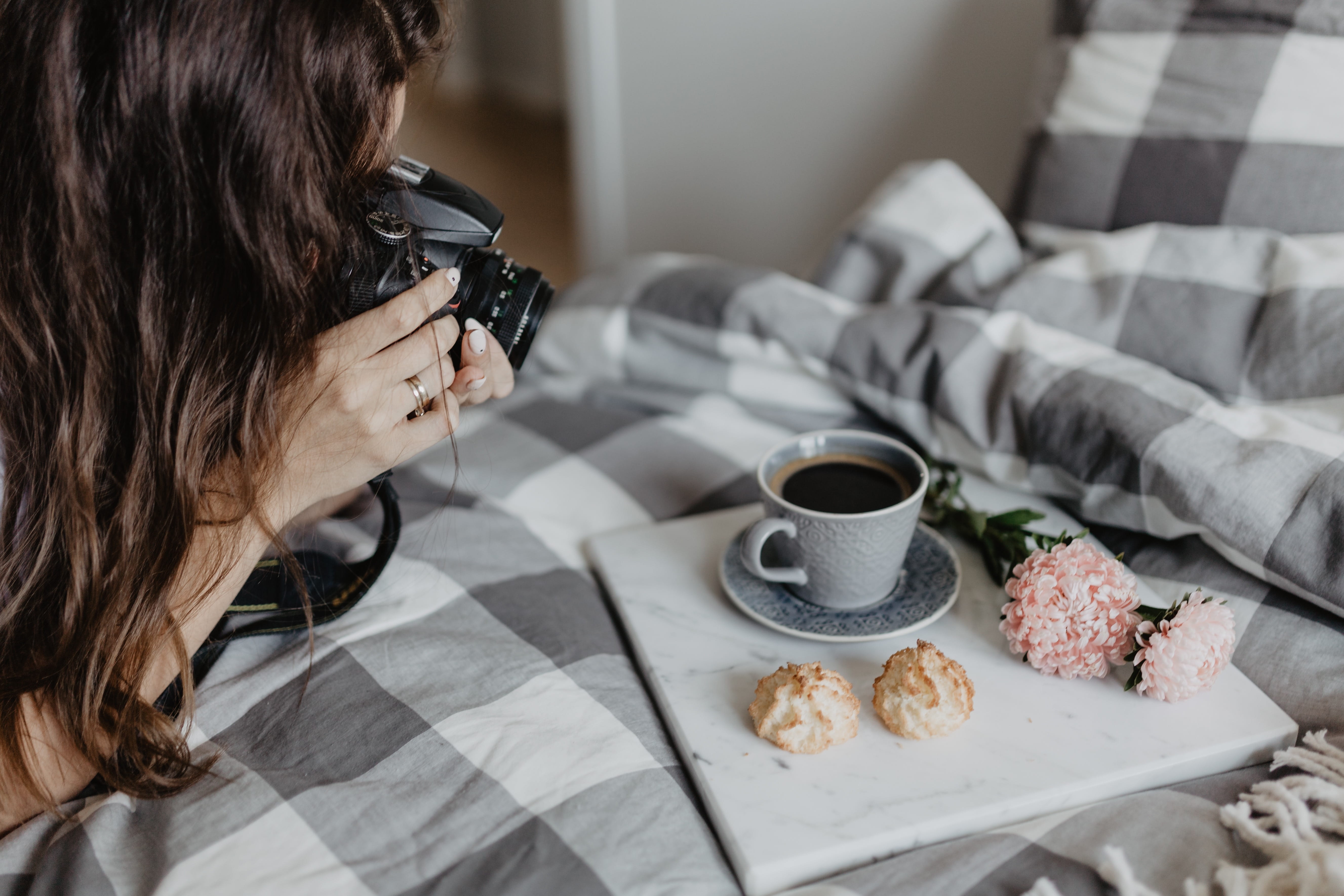 furniture, table, breakfast, dslr, girl, coffee, woman, food and drink, mug, 5K, meal, coffee - drink, indoors, coffee cup, work, young adult, refreshment, HD Wallpaper