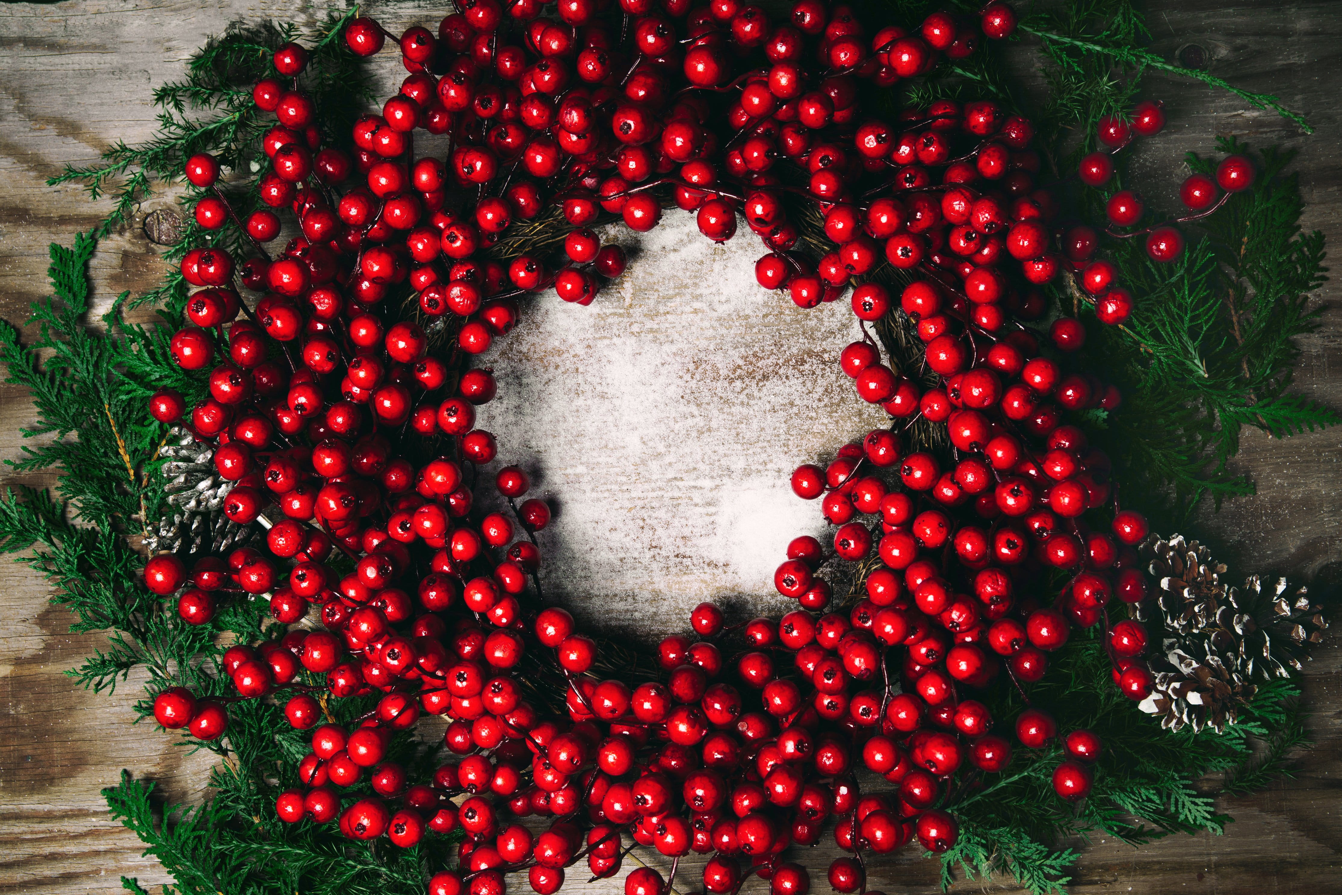 wreath, berry fruit, celebration, 4K, Flatlay, food and drink, holiday - event, still life, decoration, christmas tree, Christmas, red, food, healthy eating, HD Wallpaper