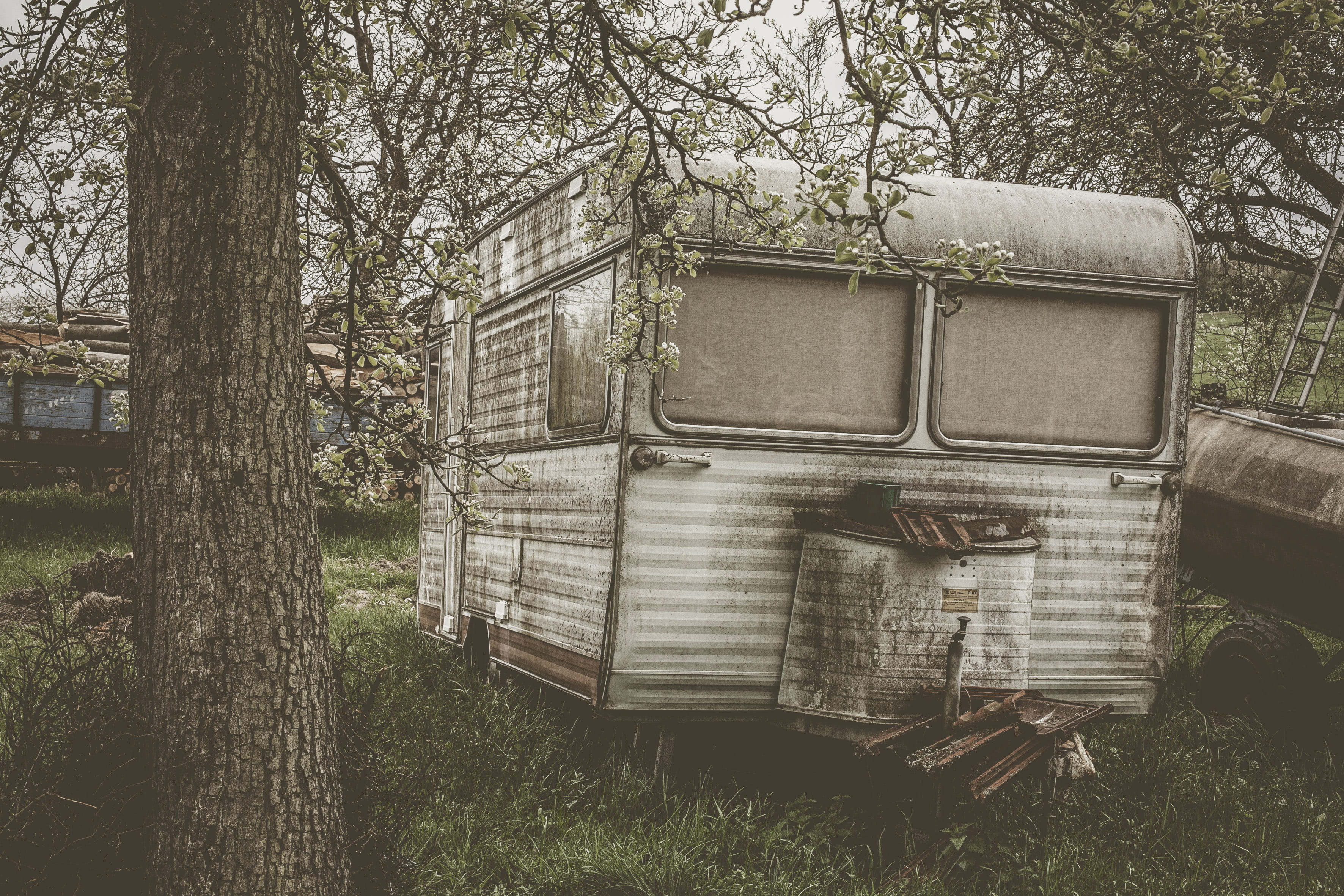 old, handrail, land vehicle, transportation, building, house, observatory, architecture, grass, day, rv, cabin, tree trunk, moving van, land, mode of transportation, HD Wallpaper