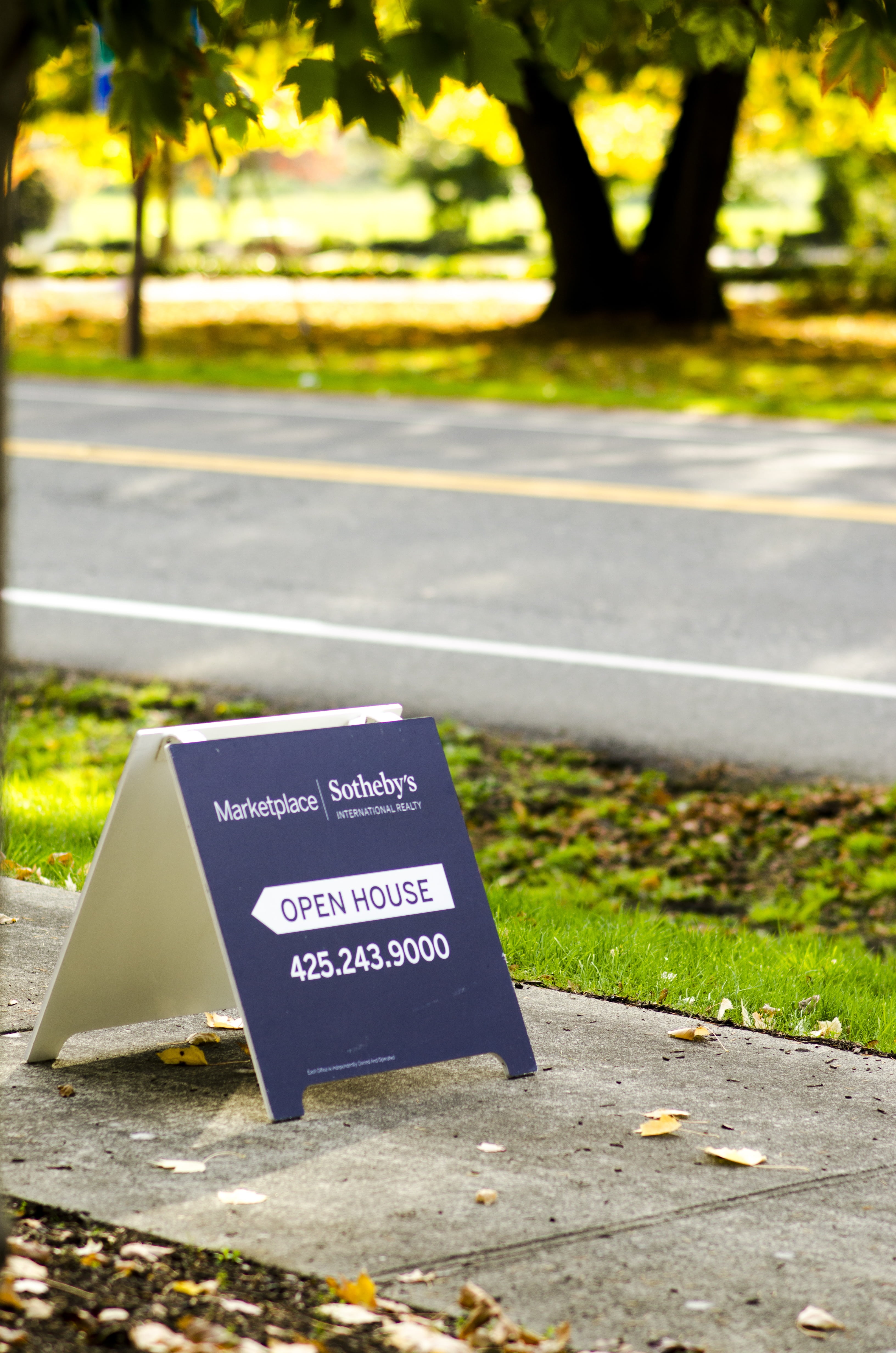 property, house, message, market, no people, signage, transportation, sign, advertising, plant, guidance, selling, residential, sell, western script, beside, Phone HD Wallpaper