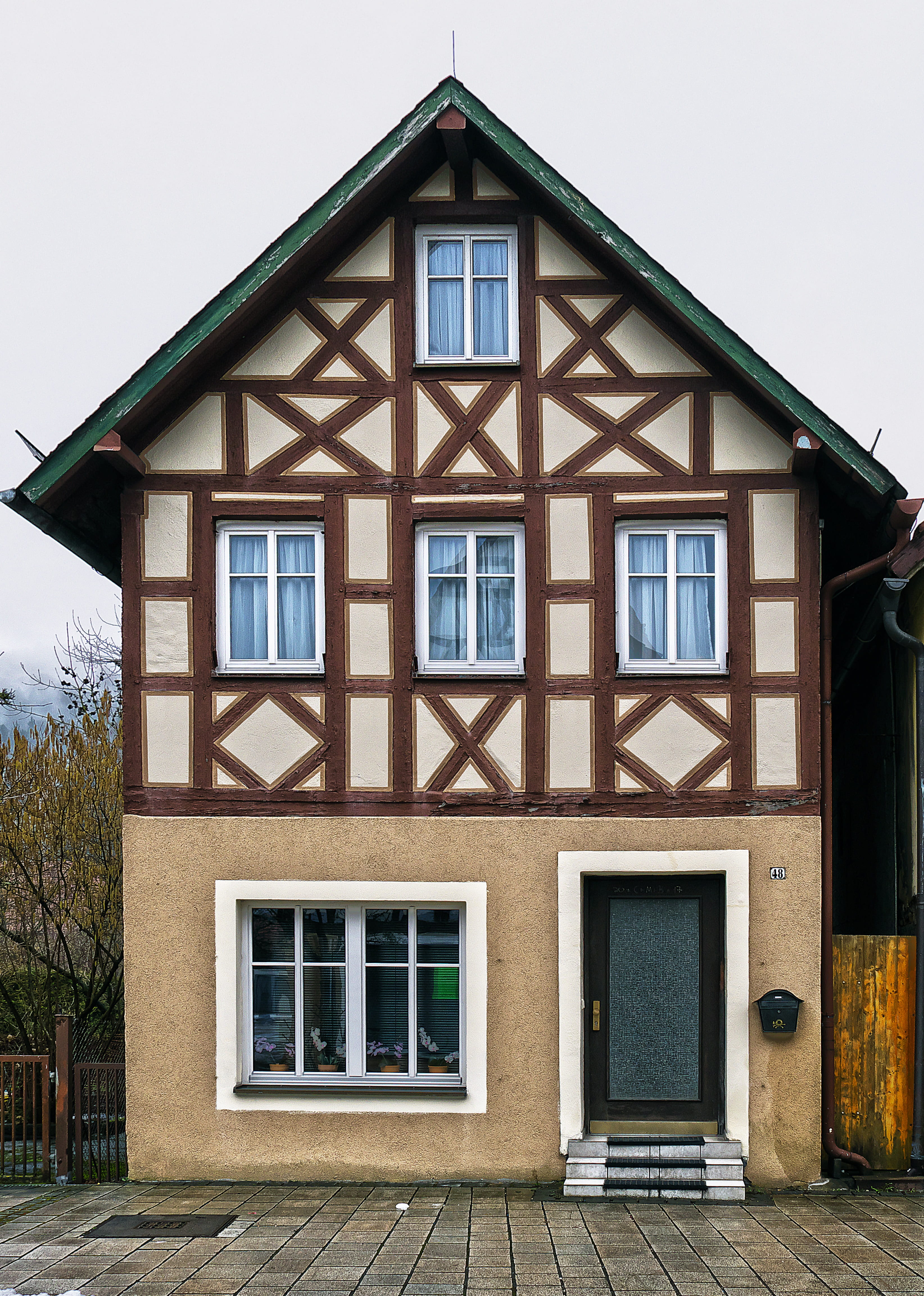 architecture, 4K, bavaria, closed, franconian switzerland, clear sky, old town, glass - material, stone, facade, city, upper franconia, renovated, residential district, Phone HD Wallpaper