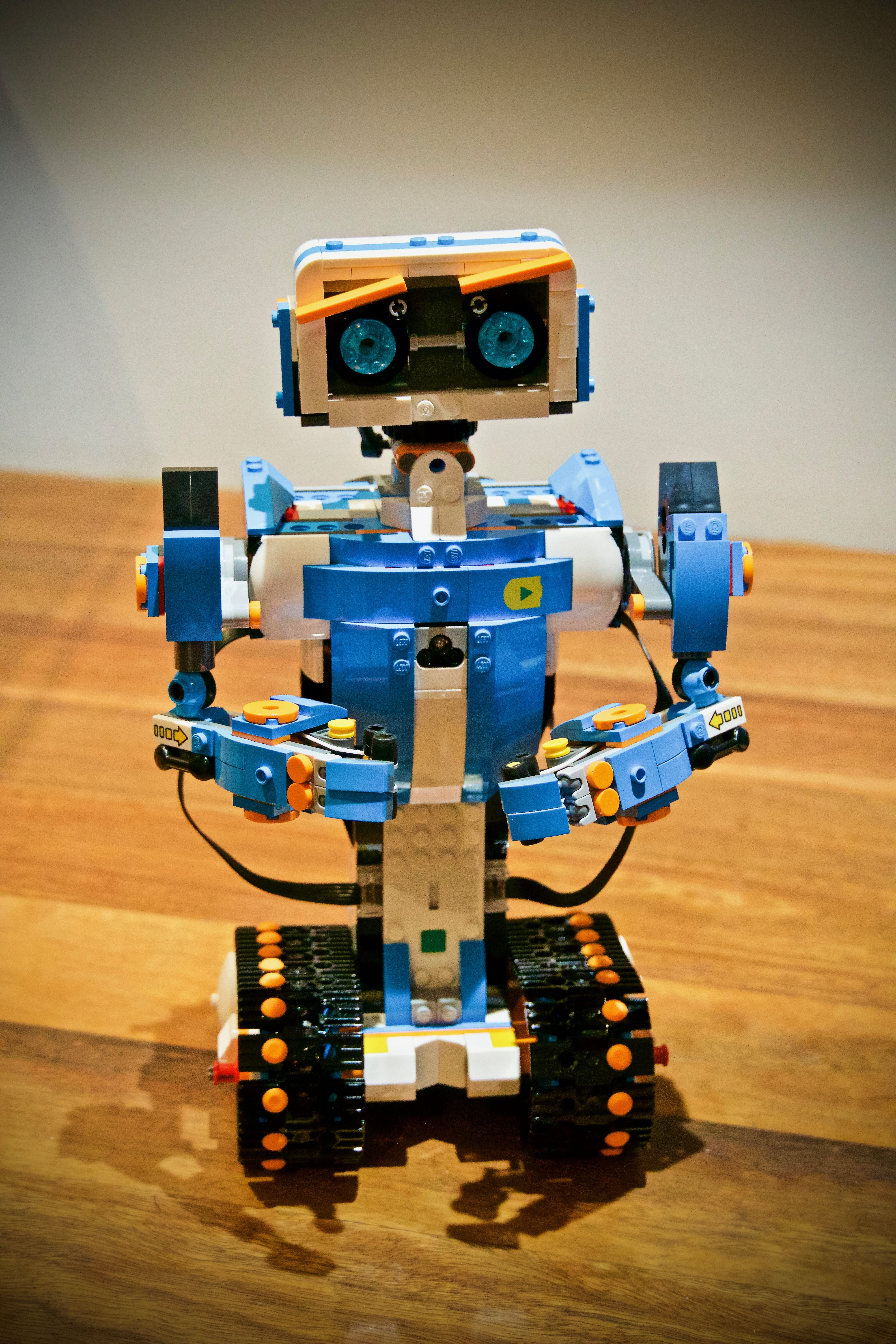 indoors, engineering, robot, representation, fun, still life, front view, machinery, futuristic, automation, mechanical, design, childhood, technology, Phone HD Wallpaper