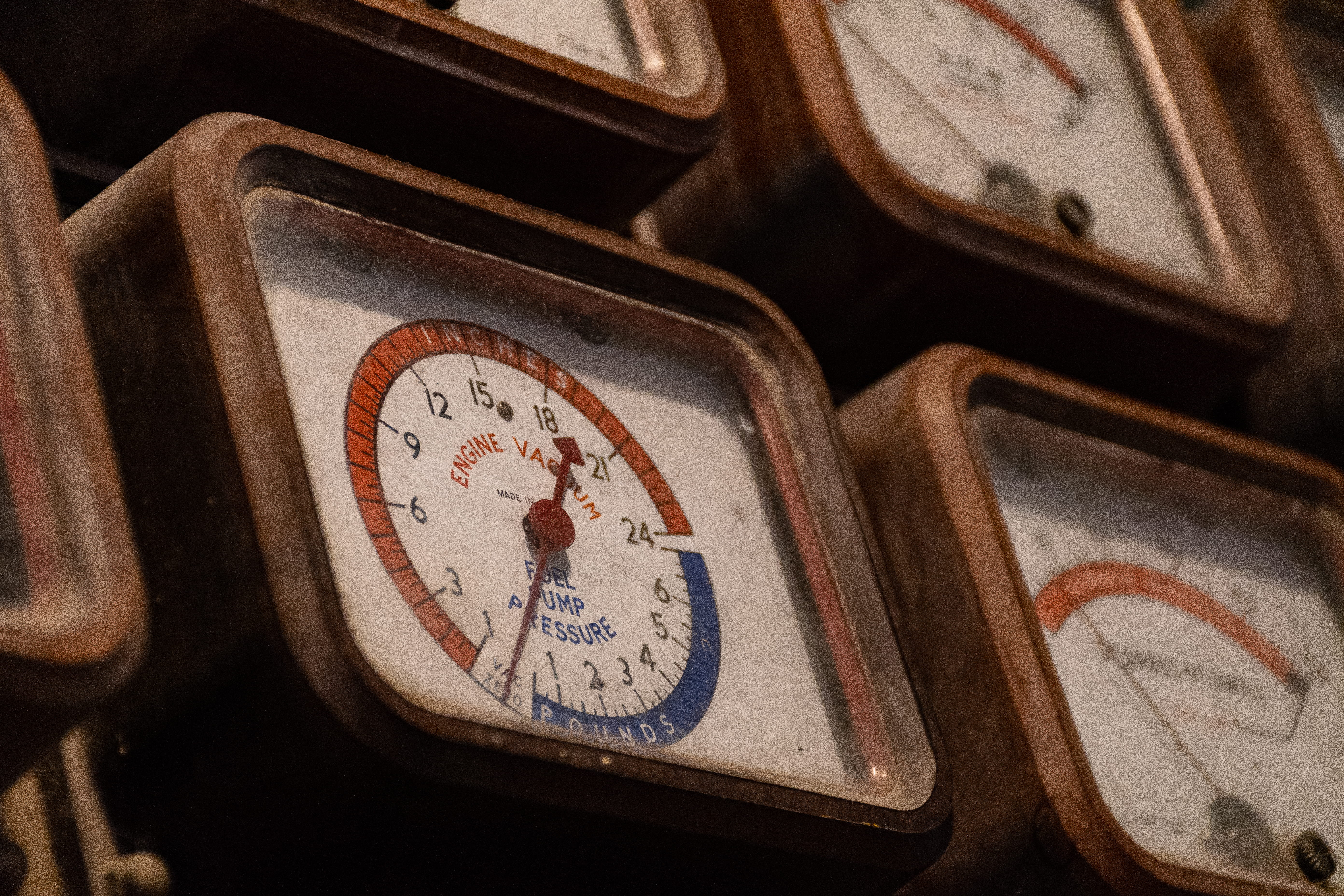no people, the past, meters, gauges, clock hand, rusty, antique, time, equipment, clock face, old, indoors, history, retro styled, wood - material, obsolete, HD Wallpaper