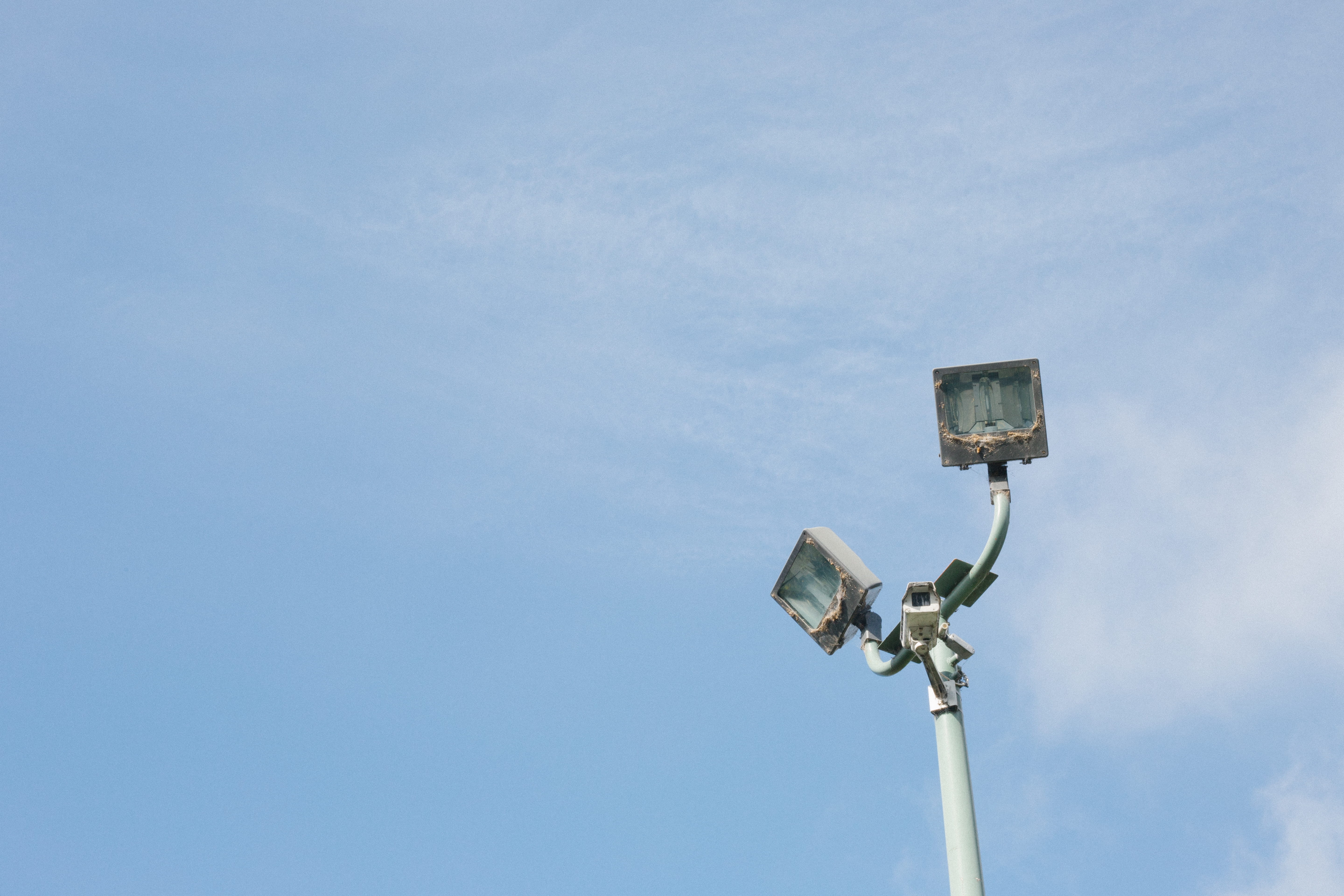 clear sky, united states, blue sky, watch, pole, nature, big brother, technology, floodlight, street light, sky, light, security camera, green, no people, HD Wallpaper