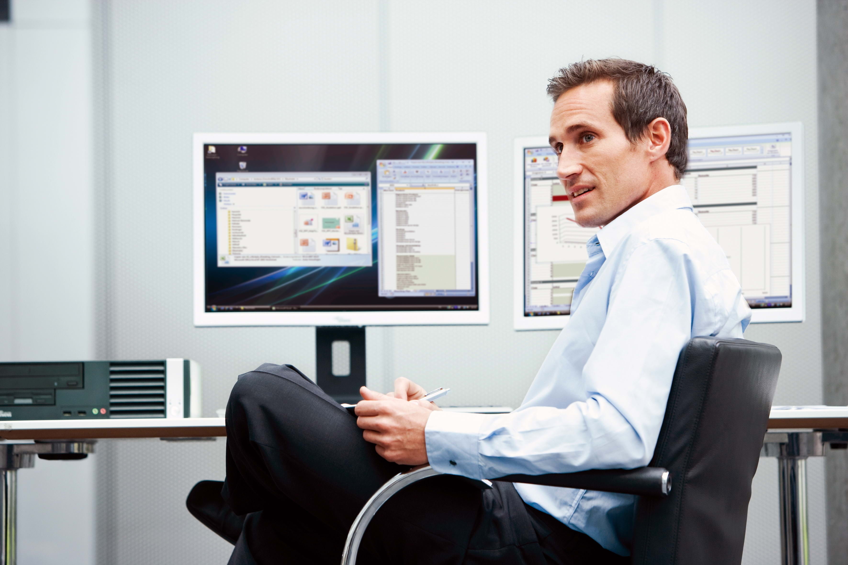 internet, young Men, dress, manager, place of Work, chair, desktop PC, looking, communication, men, smiling, only Men, computer Monitor, programmer, expertise, HD Wallpaper