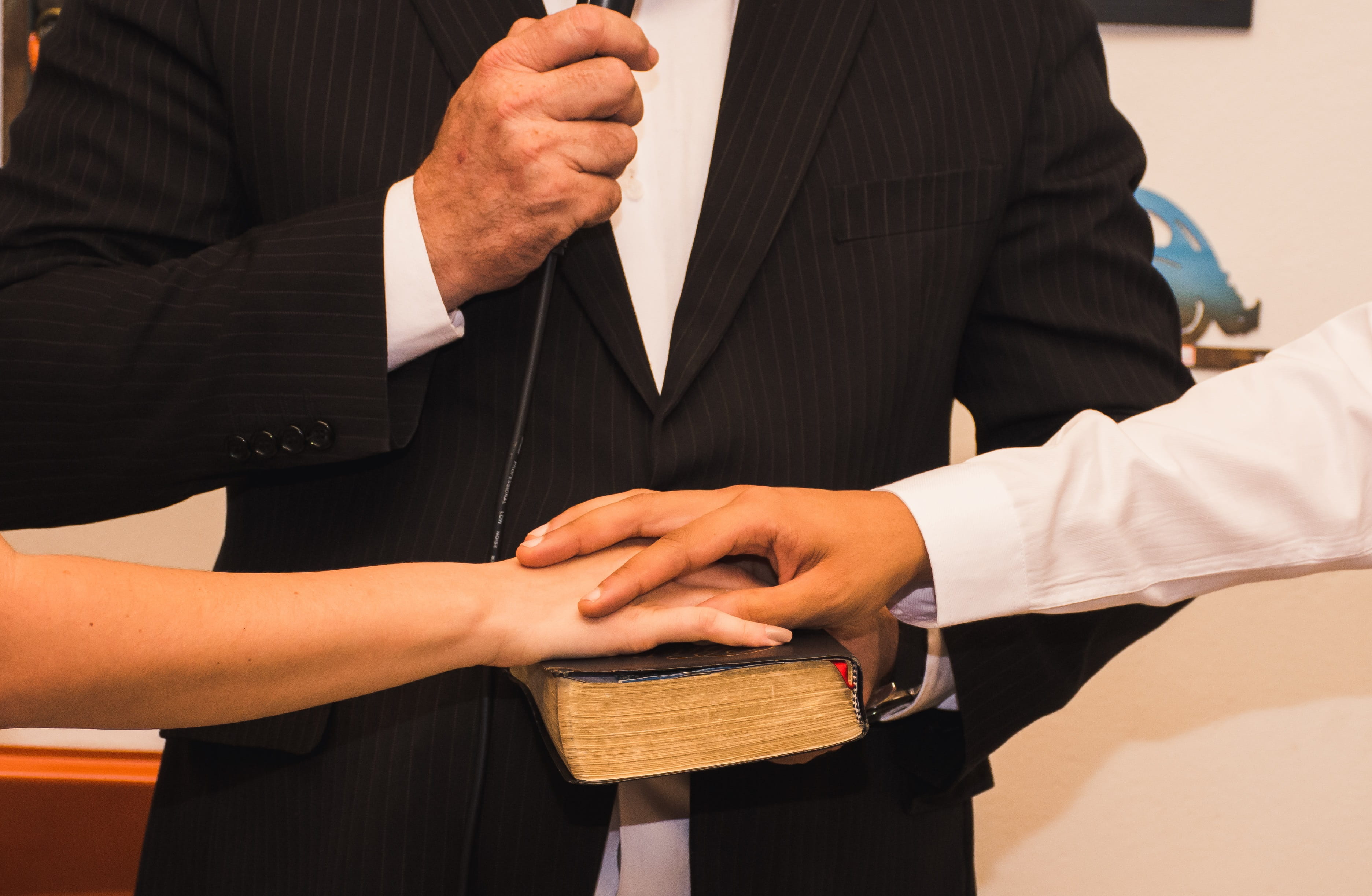 god mariage, midsection, standing, casal, indoor, human hand, 2K, brazil, wife, hand, well-dressed, holy, evangelicos, holy bible, holding, god, focus on foreground, HD Wallpaper