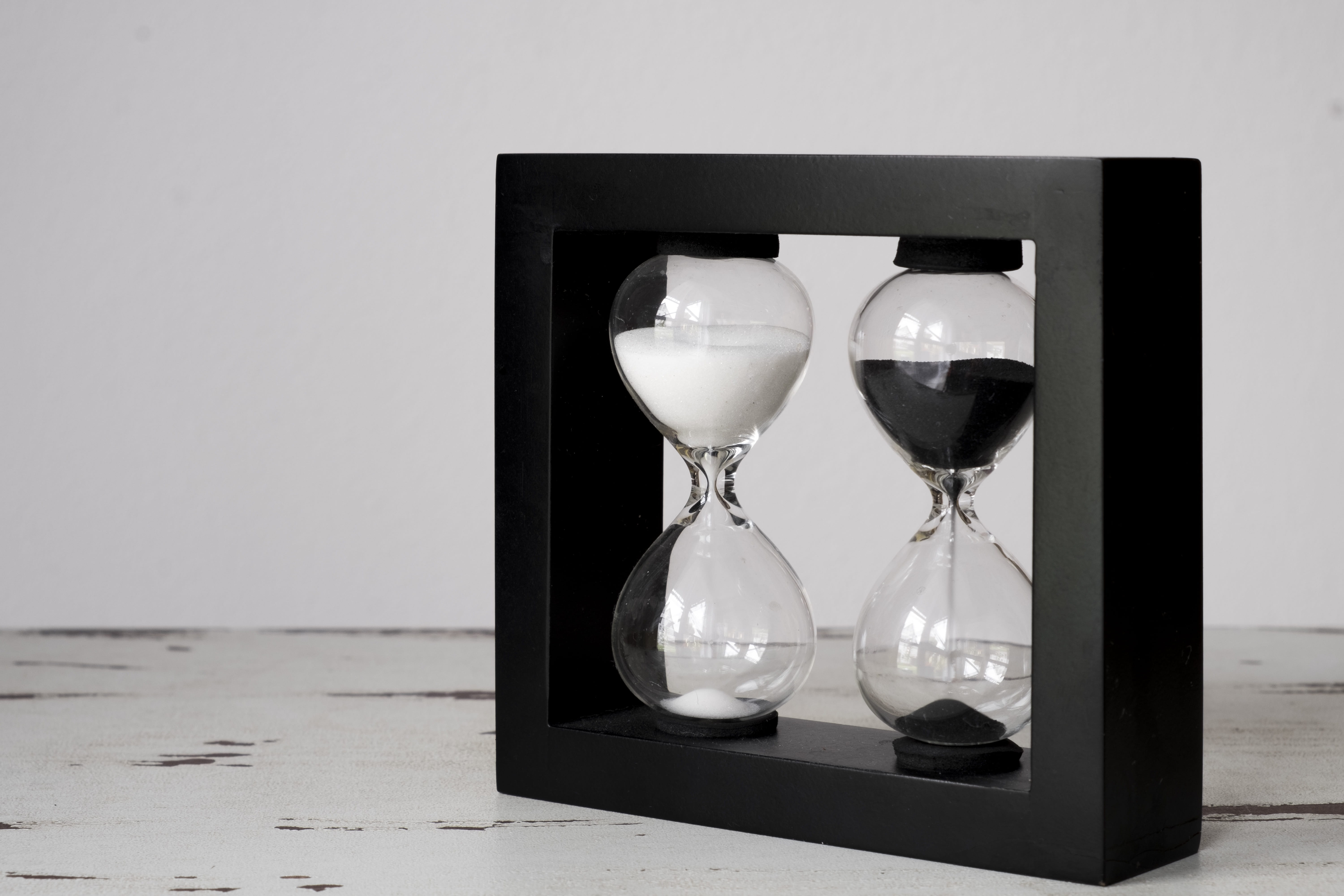 indoors, countdown, glass - material, no people, sand, art, kuechenuhr, hourglasses, table, land, design, 5K, instrument of measurement, clock, single object, HD Wallpaper
