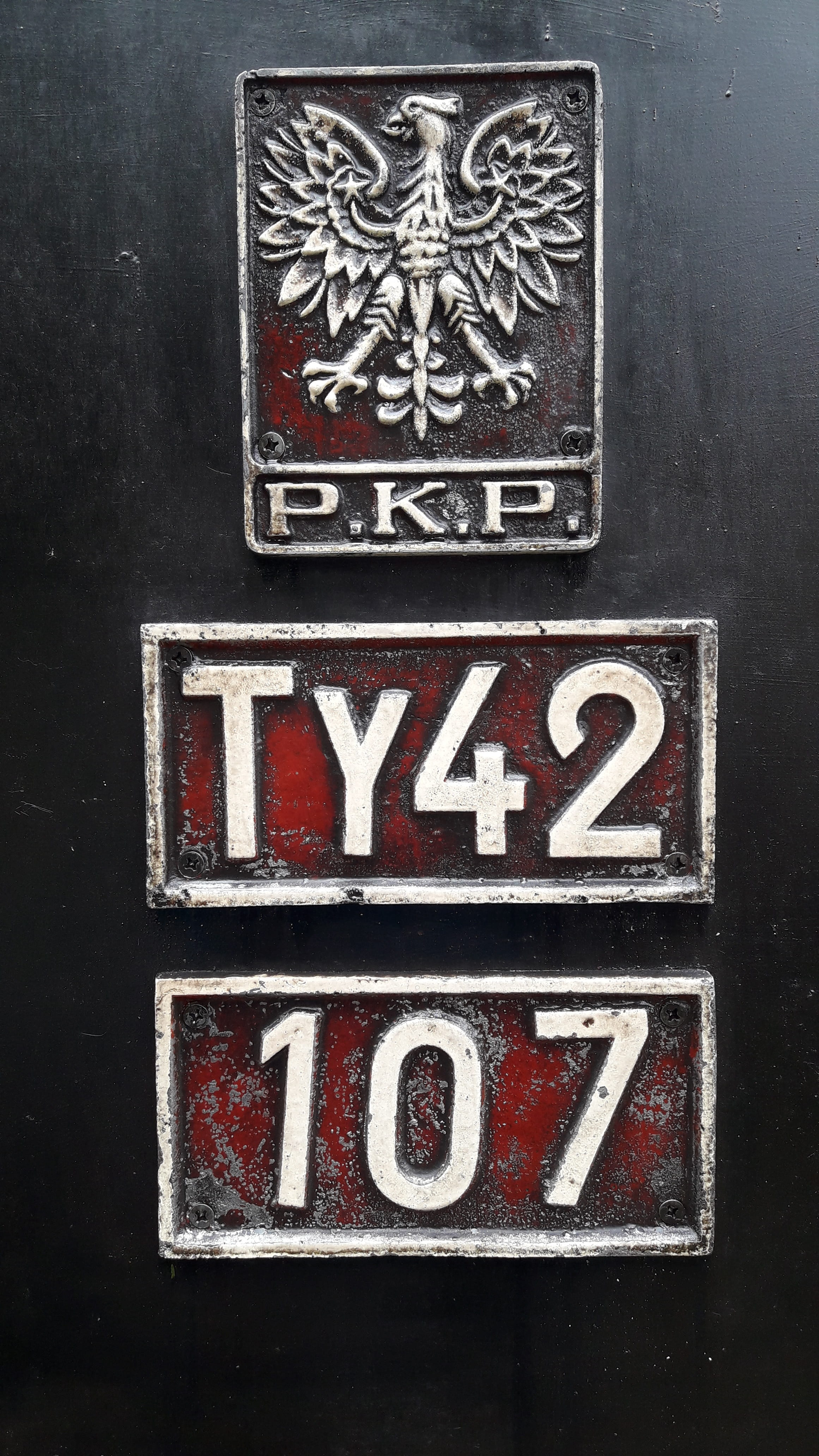 sign, text, 4K, pkp, metal, western script, close-up, information, indoors, red, security, communication, new filtrate, locomotive, no people, an array of, Phone HD Wallpaper