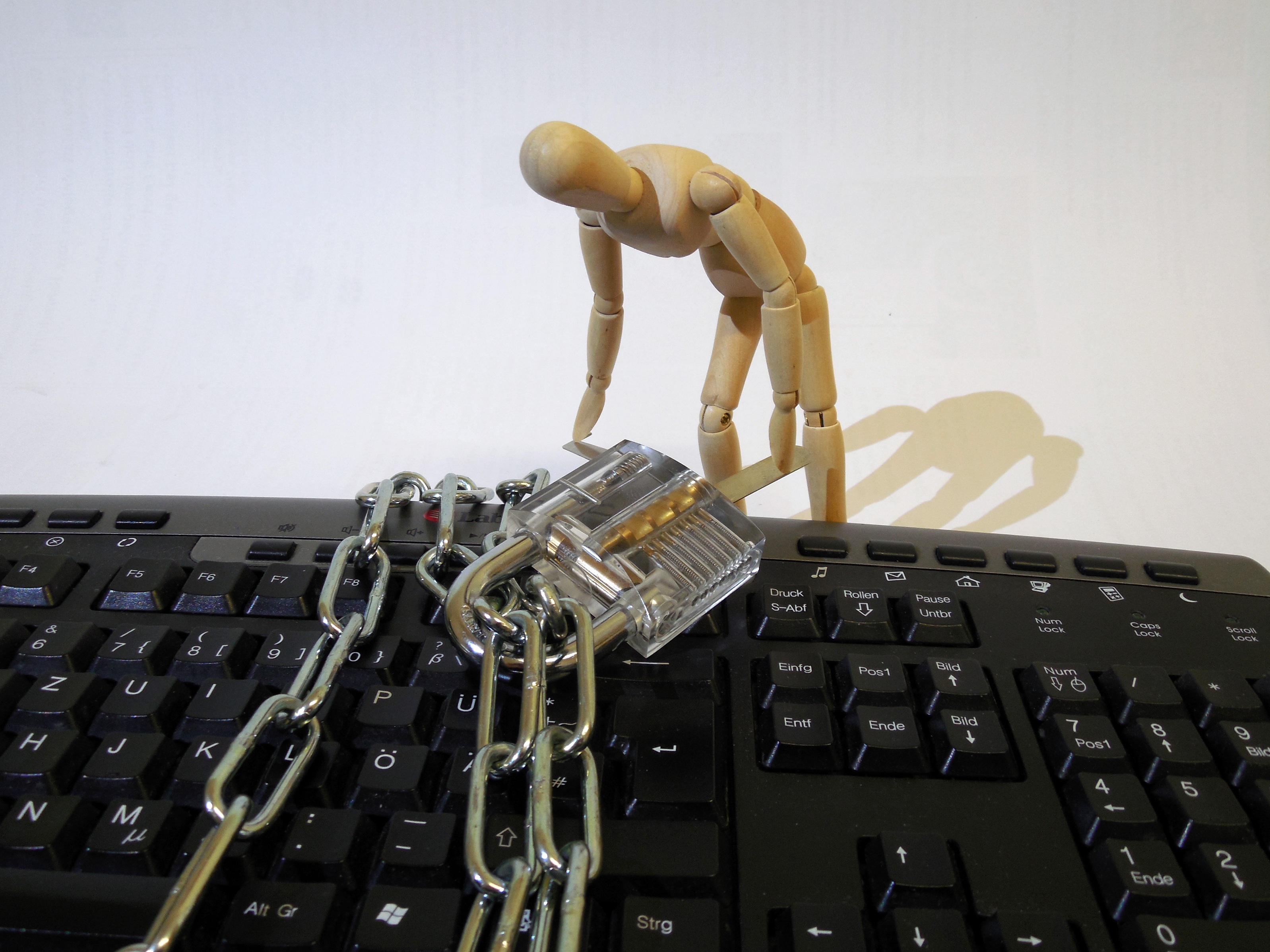 communication, theft, robot, pc, data, burglary, close-up, human representation, table, machinery, computer equipment, 2K, still life, keyboard, access, HD Wallpaper