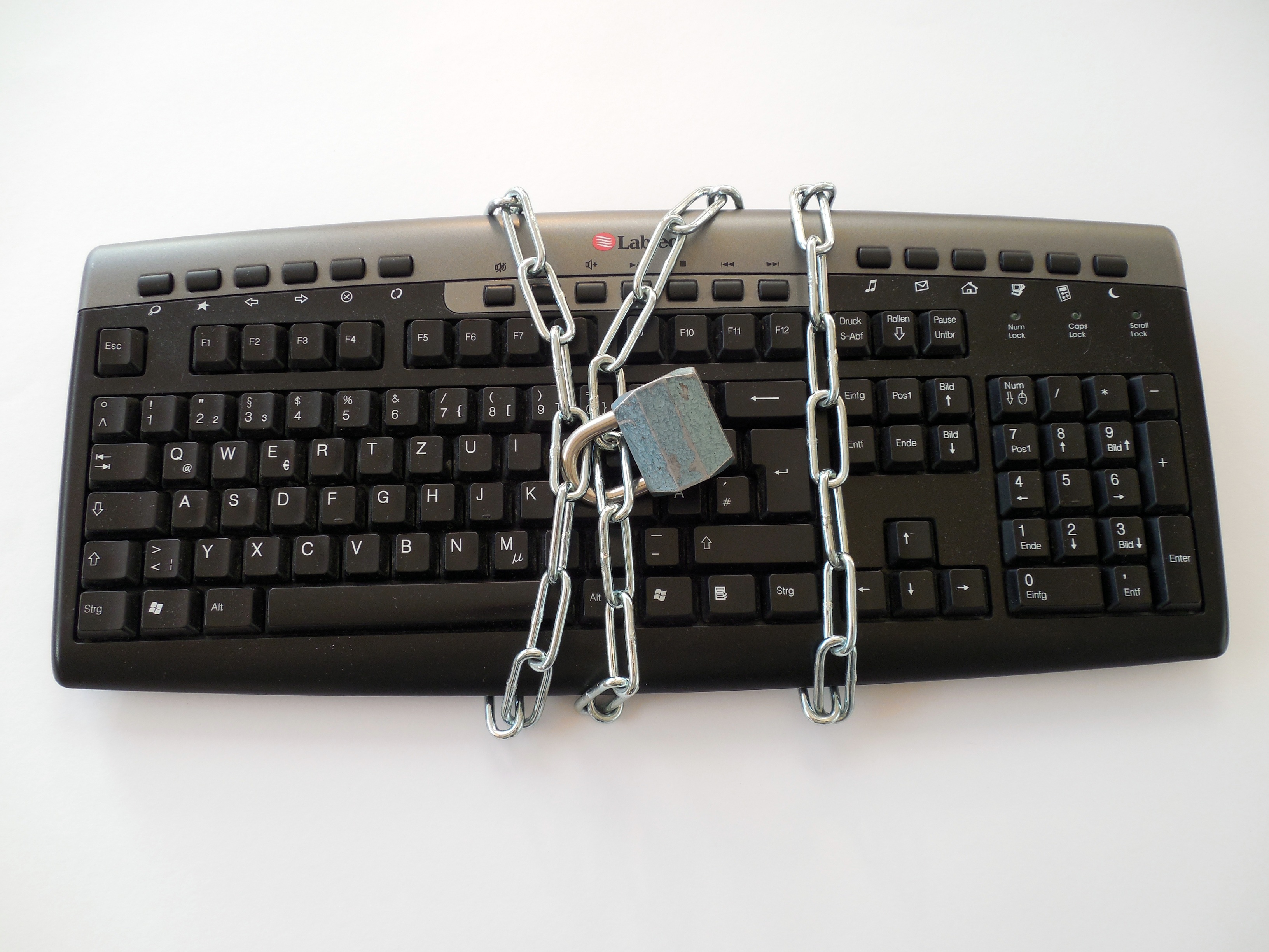 studio shot, computer network, close-up, no people, castle, computer crime, padlock, computer key, connection, chain, white background, computer, business, HD Wallpaper