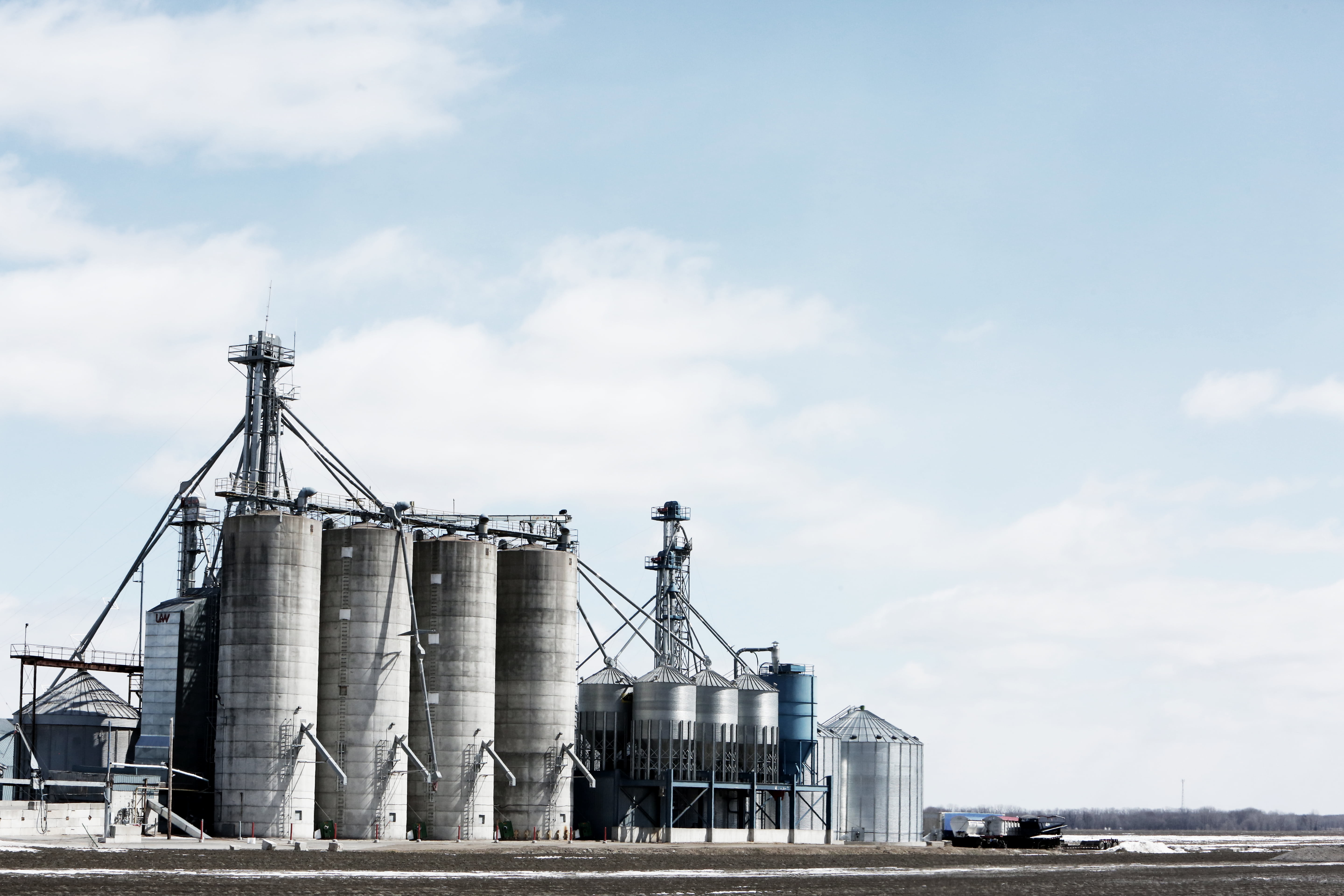 cloud - sky, sky, architecture, industry, storage tank, gas holders, low angle view, petroleum, silo, engineering, day, silos, water, gasometers, building exterior, HD Wallpaper