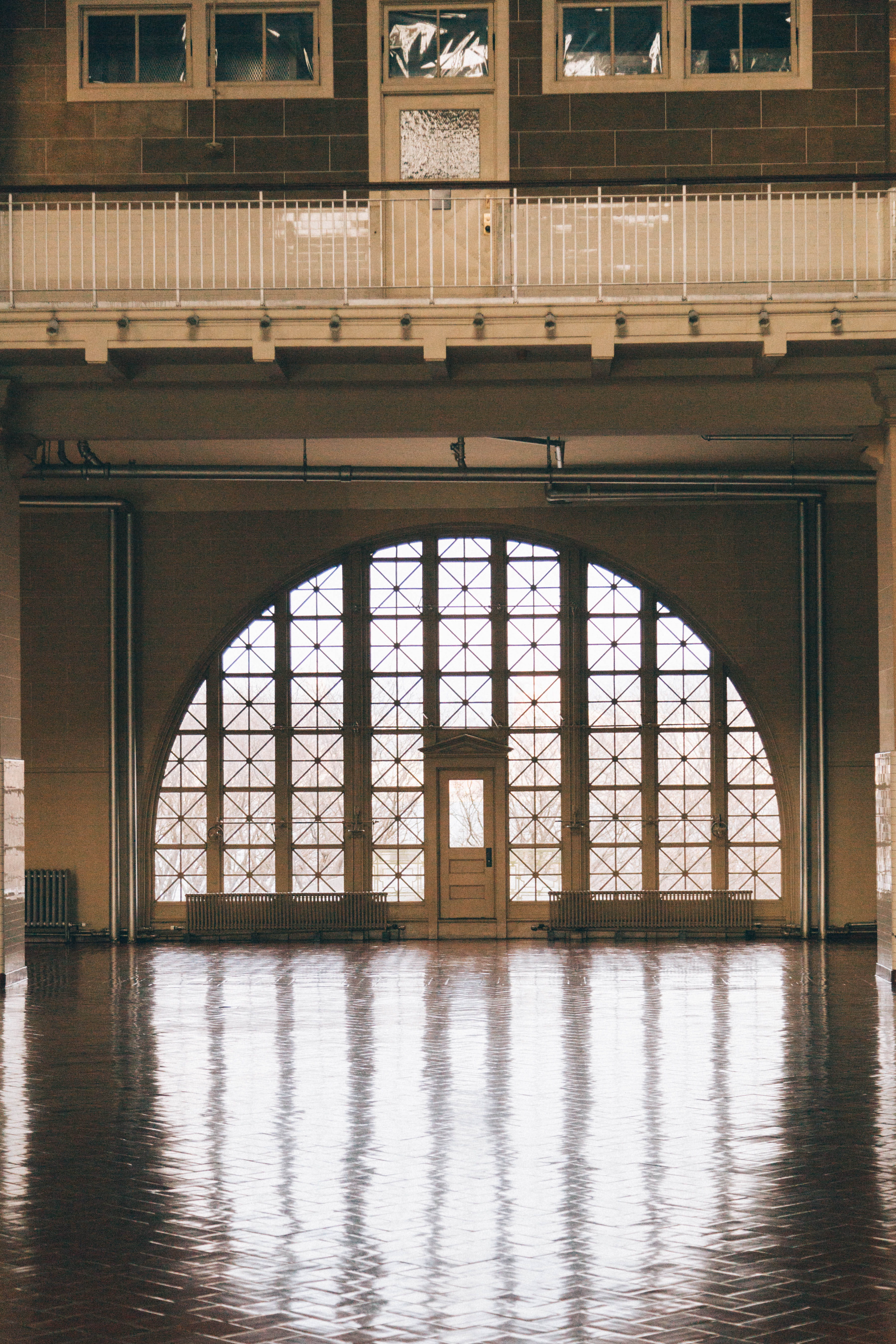 door, housing, flooring, day, 5K, the past, building, nature, arched, bridge, reflection, interior design, ellis island, auditorium, hall, closed, ballroom, Phone HD Wallpaper