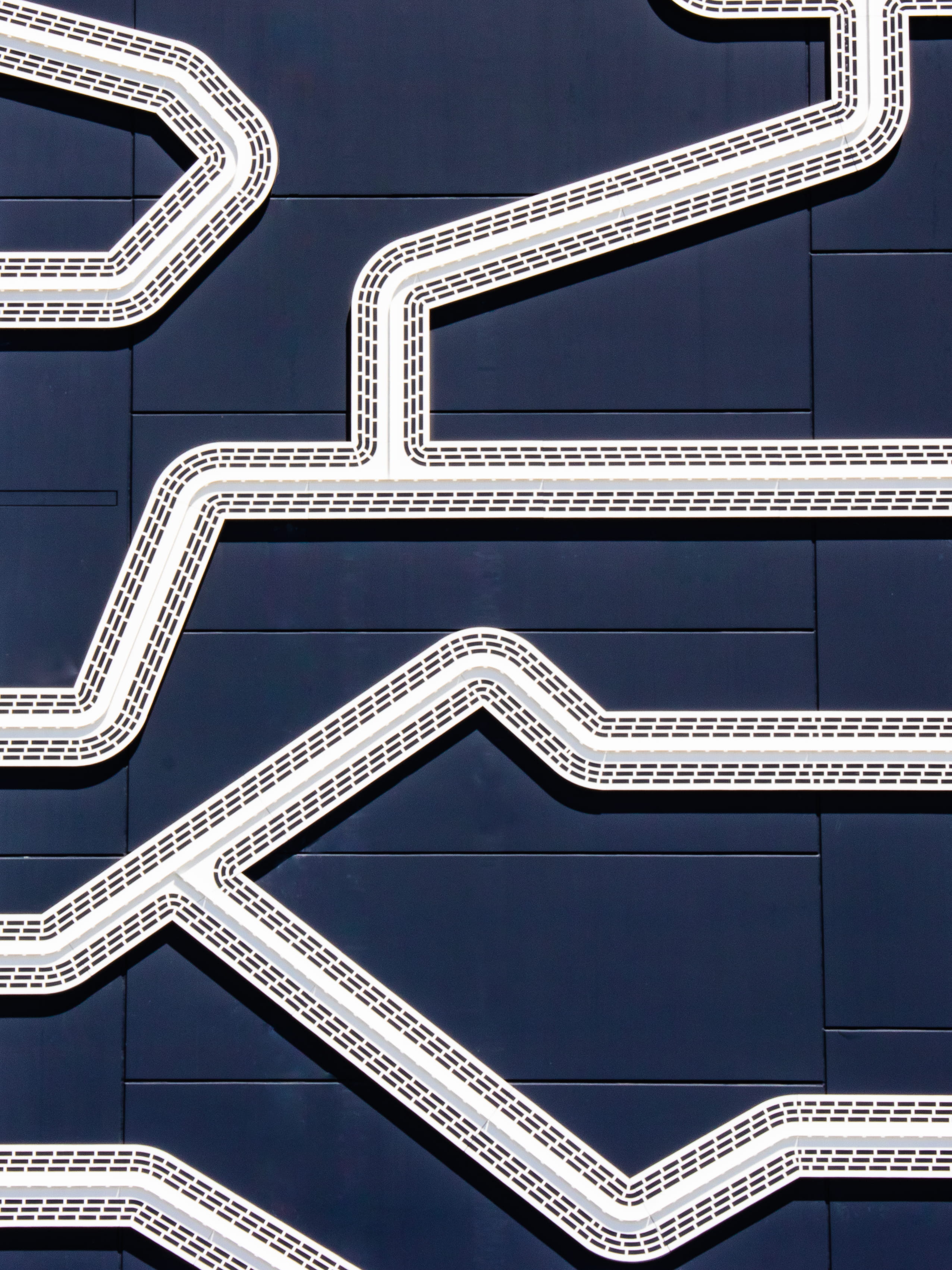 sunlight, full frame, pattern, 2K, architecture, shape, text, wynwood, low angle view, wall, sky, building exterior, railing, emblem, art, silver colored, Phone HD Wallpaper