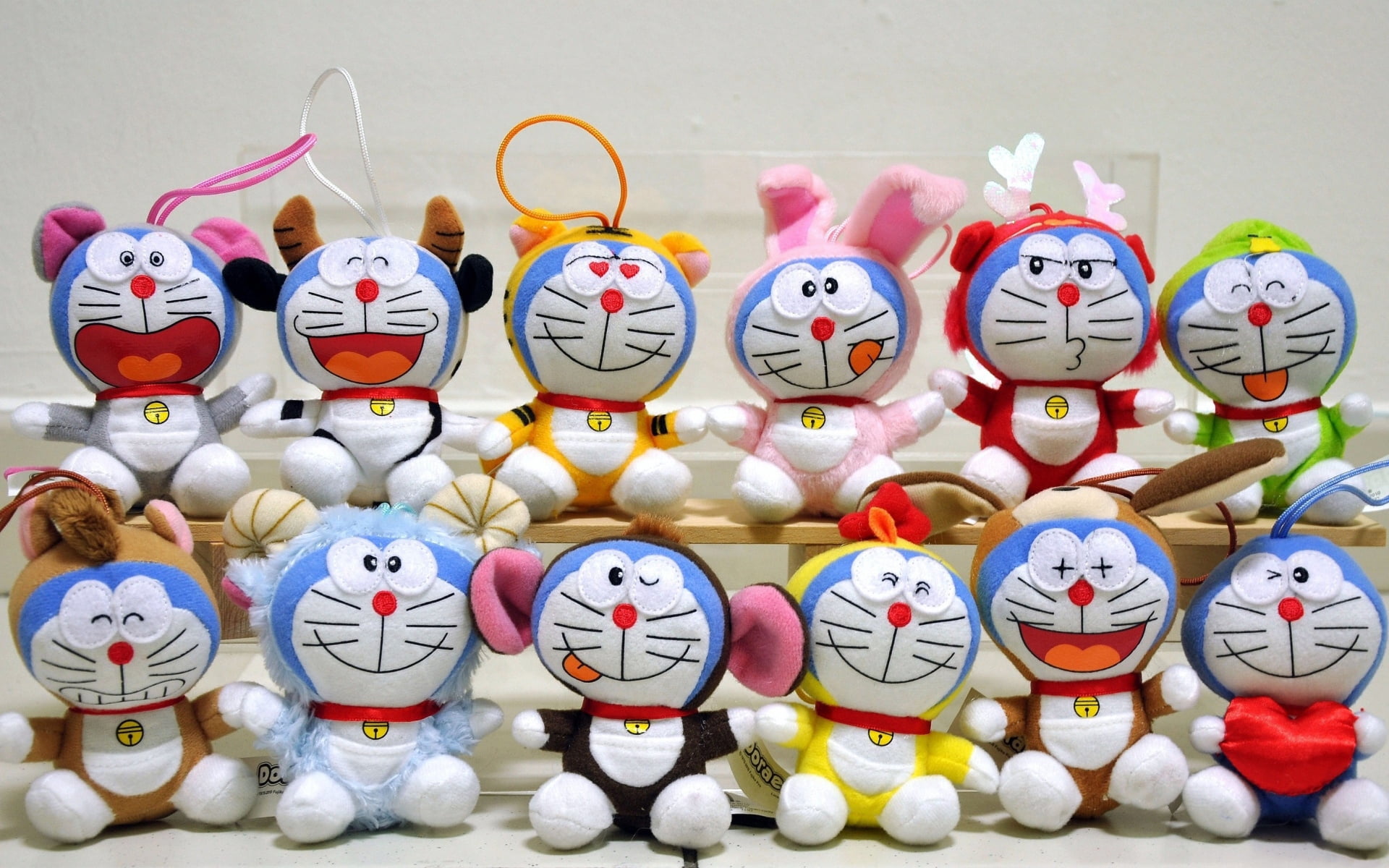 plush, fun, indoors, choice, retail, smiling, no People, rabbits, cultures, white, male likeness, people, human representation, cats, for sale, large group of objects, HD Wallpaper