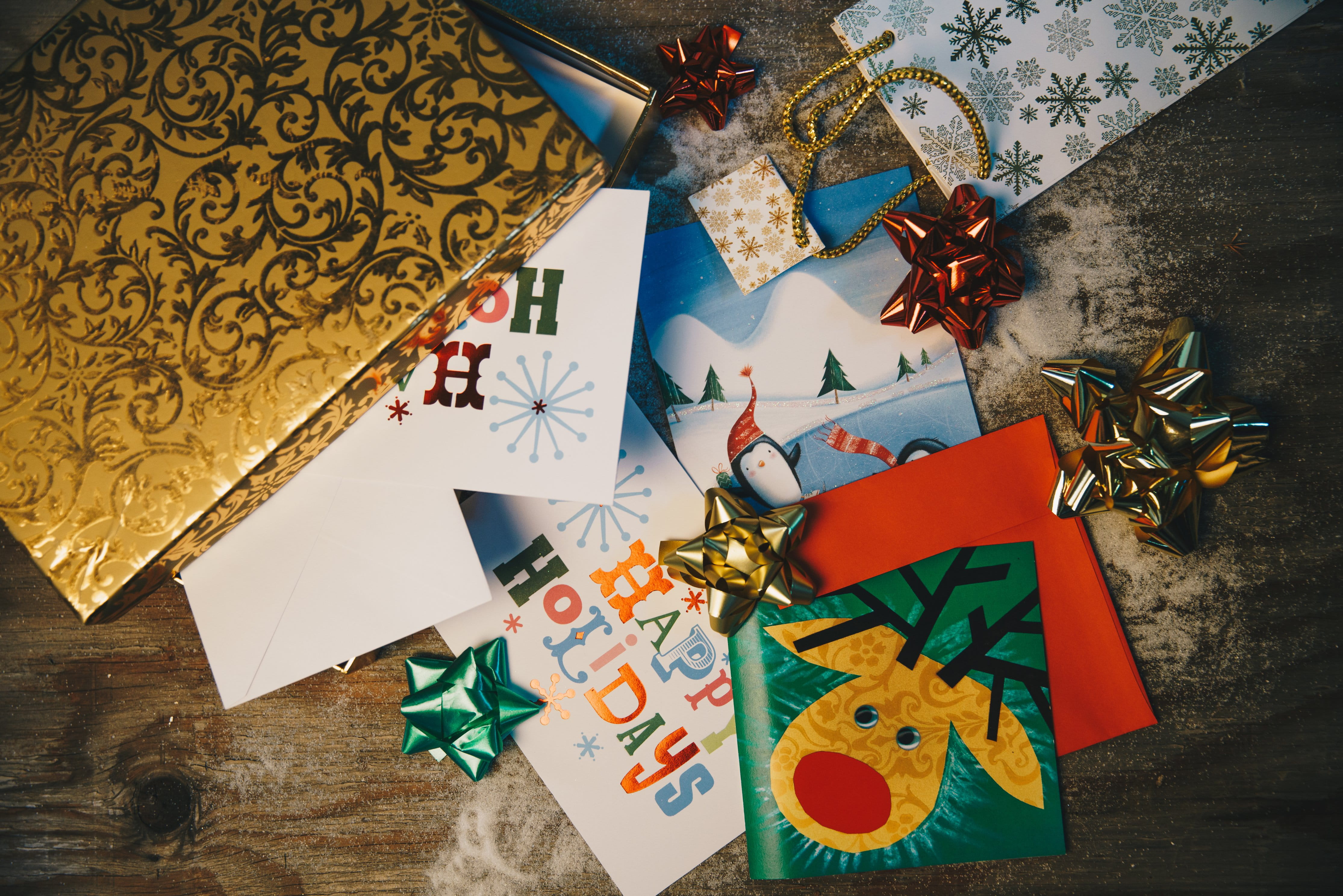 box - container, christmas ornament, photo, holiday, Box, Celebrate, representation, 4K, art and craft, creativity, Gifts, Holidays, high angle view, table, HD Wallpaper
