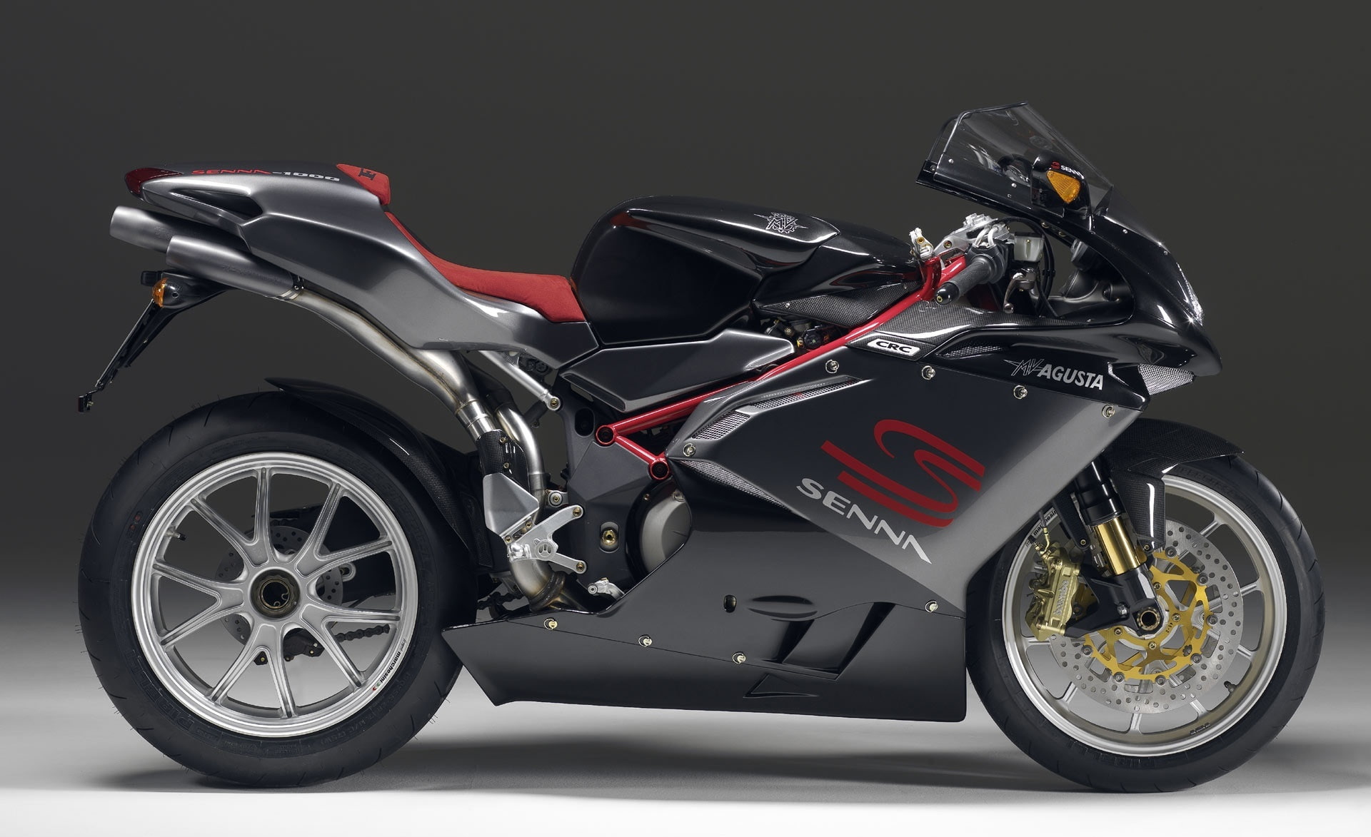 Agusta, indoors, 1000, car, metal, mv, Senna, no people, black color, land vehicle, tire, silver colored, motor vehicle, studio shot, speed, close-up, black background, HD Wallpaper