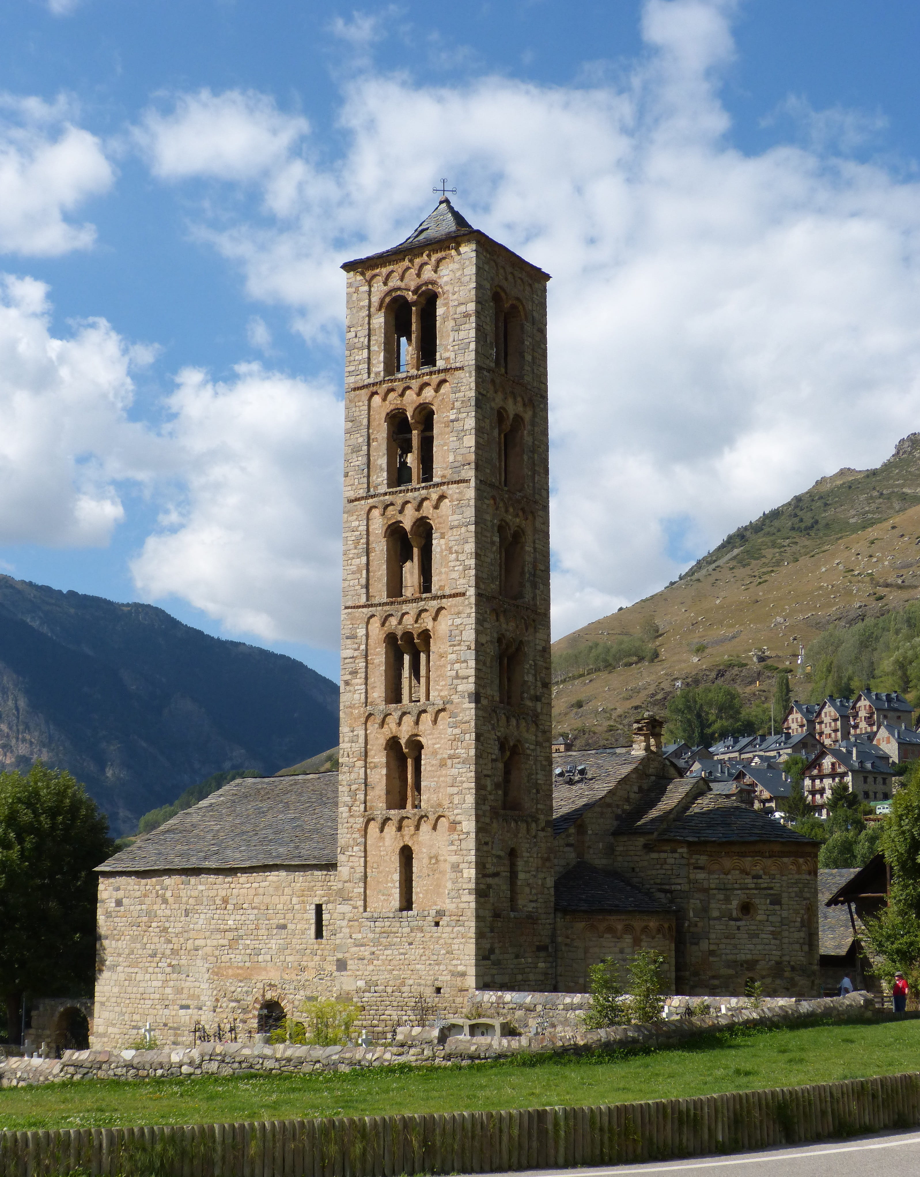 architecture, travel destinations, travel, romanesque church, cloud - sky, the past, spirituality, place of worship, no people, outdoors, belief, ancient civilization, Phone HD Wallpaper