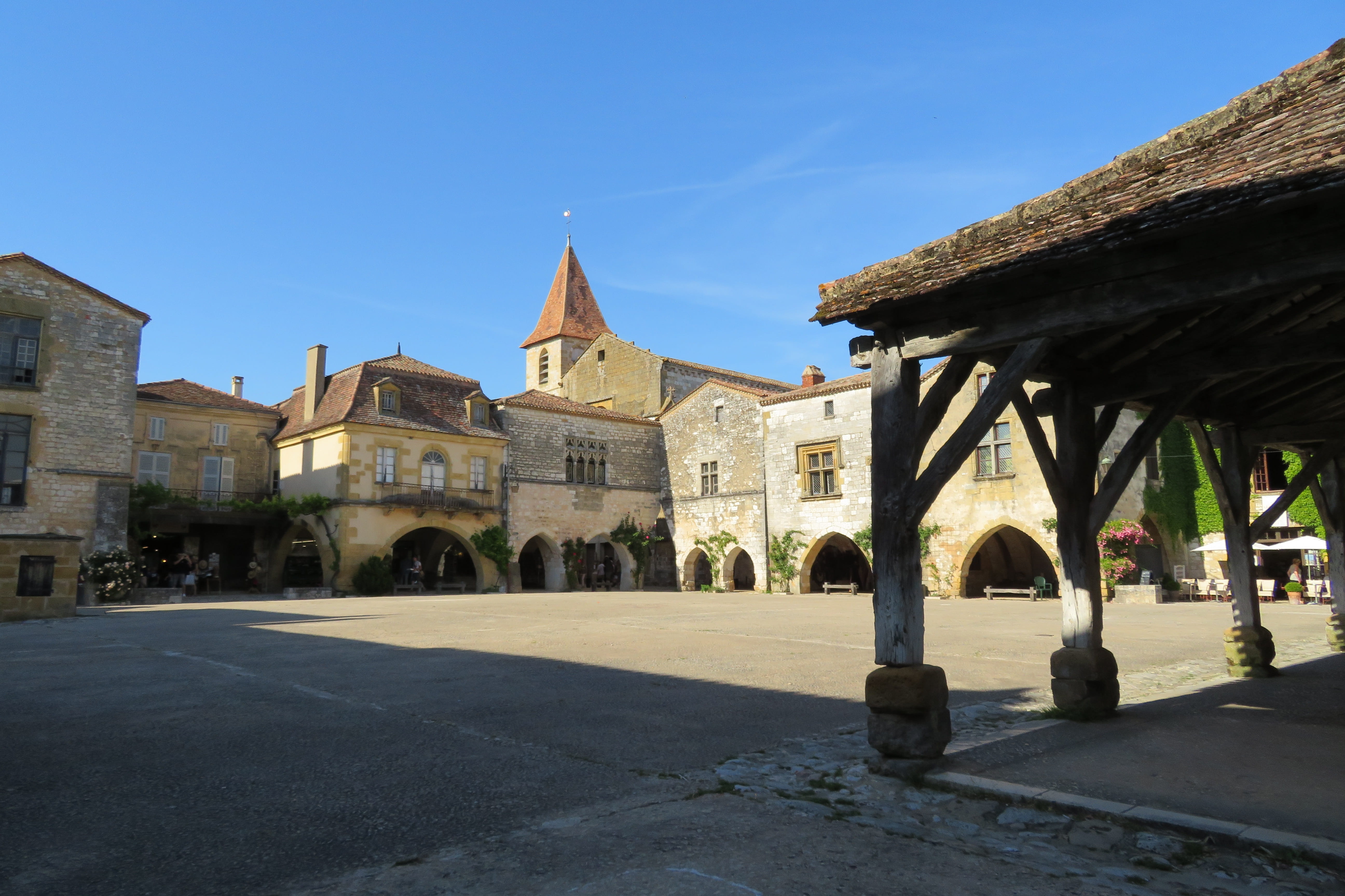 building, outdoors, europe, place of worship, Village, bell tower, dordogne, sunlight, arch, French, 5K, clear sky, France, stones, architecture, religion, HD Wallpaper