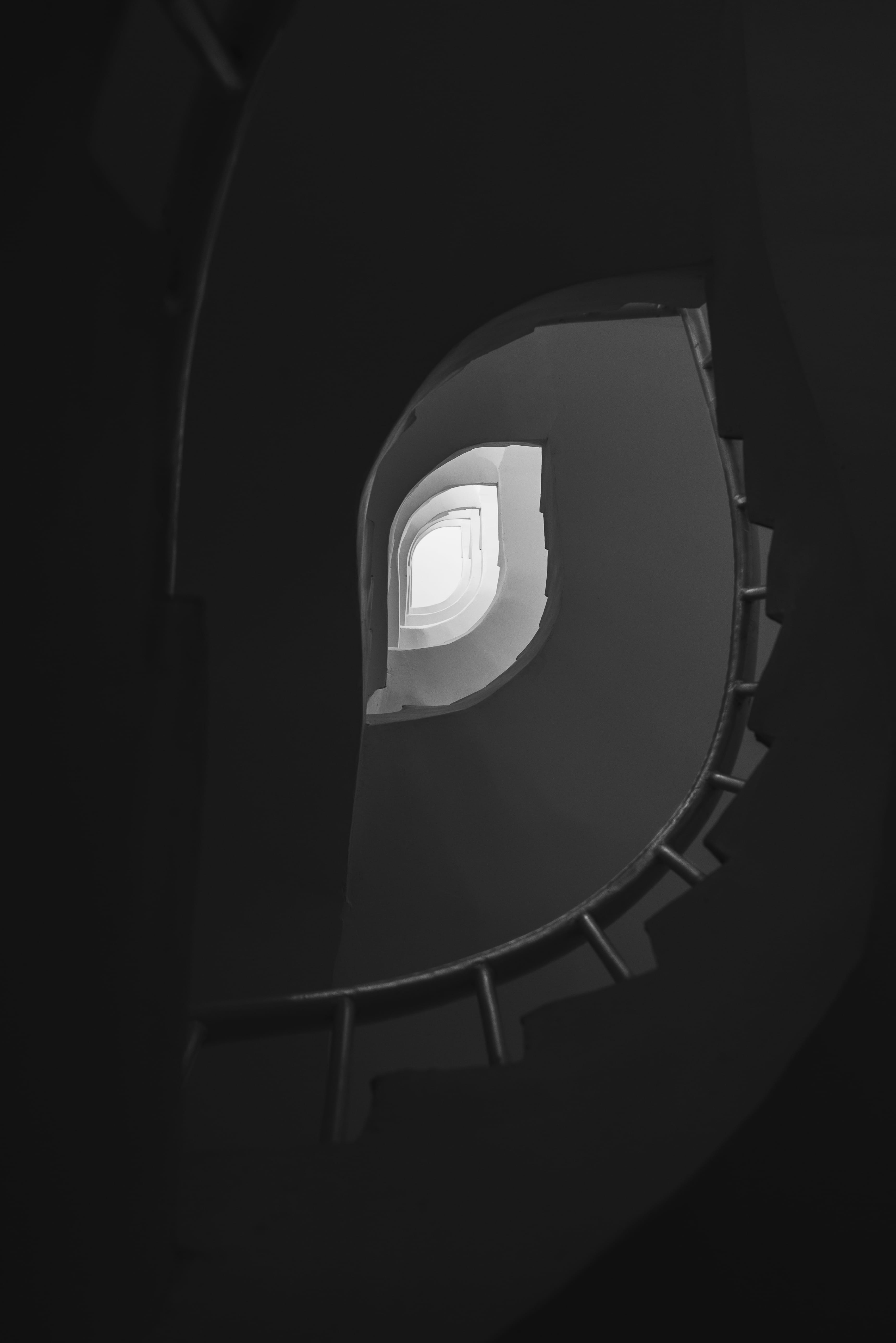 dark, handrail, circle, gray, nature, directly below, ceiling, low angle view, sombrero, hat, building, skylight, spider web, lighting equipment, architecture, Phone HD Wallpaper