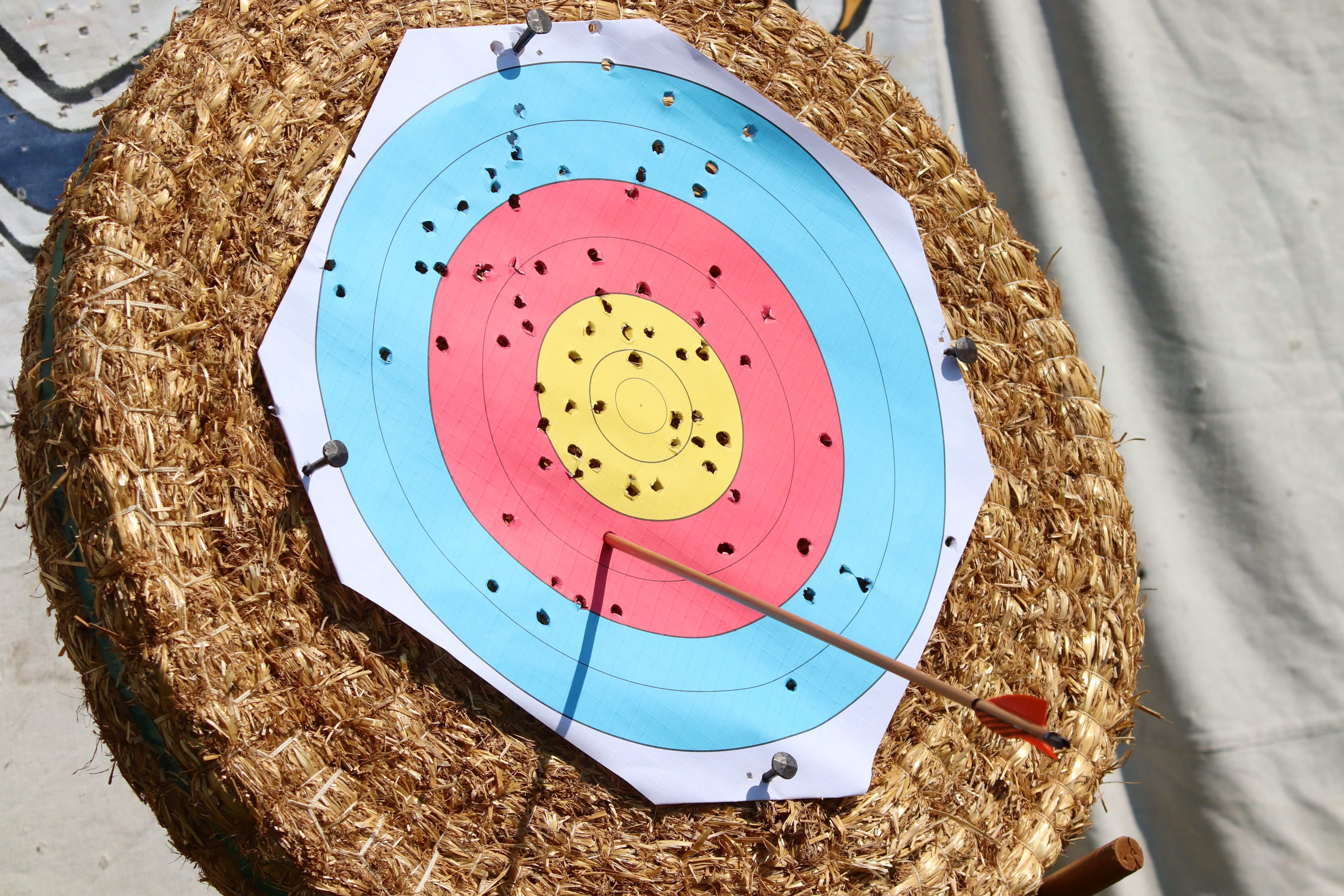 objectives, rope, bullet hole, directly above, sand, bogensport, meeting, land, 5K, precision sports, disc, center, play, archery, circle, delivering, HD Wallpaper