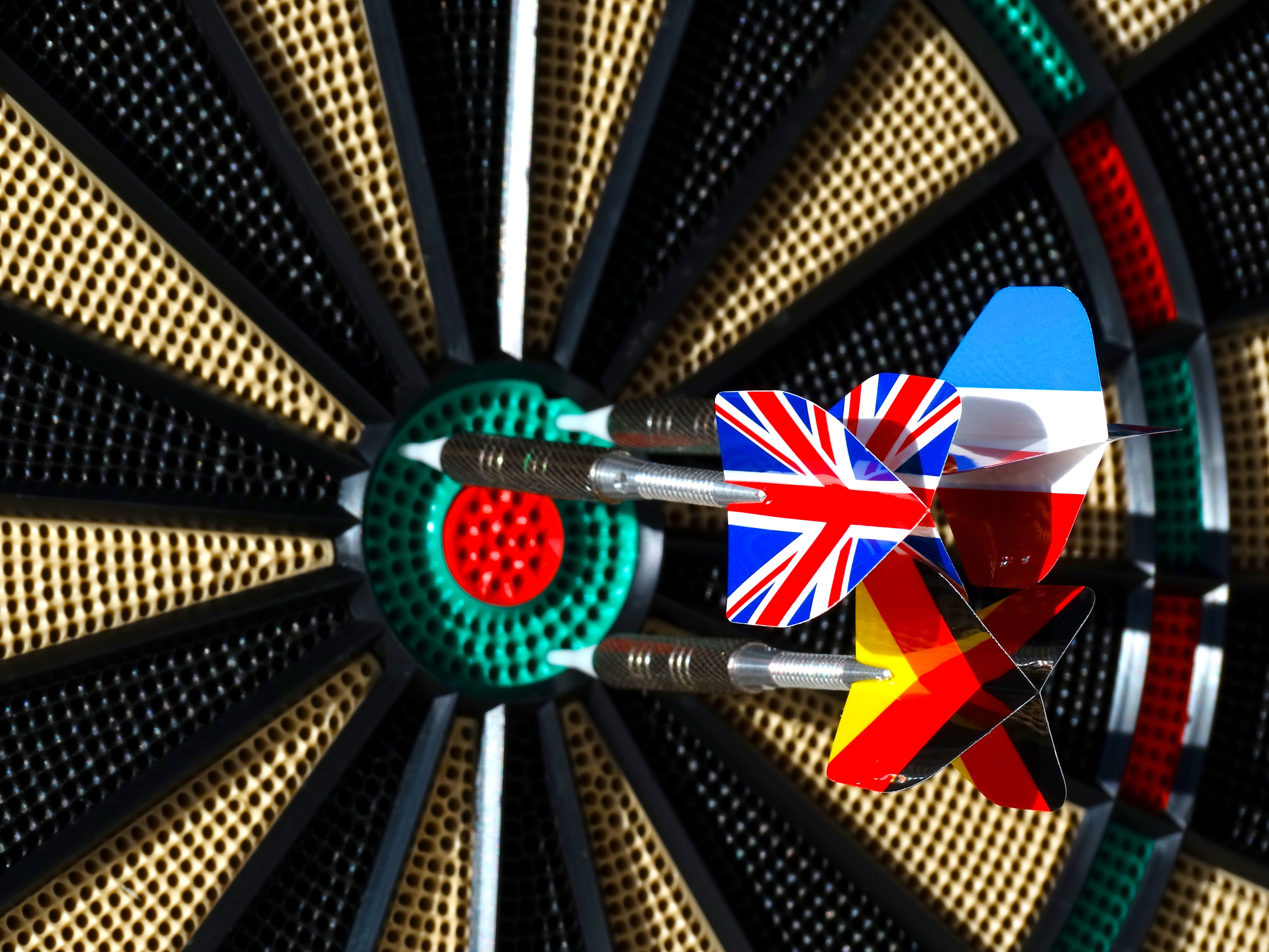 leisure activity, circle, sport, flag, without fail, play, middle, ceiling, bulls eye, arts culture and entertainment, arrow, success, lighting equipment, HD Wallpaper