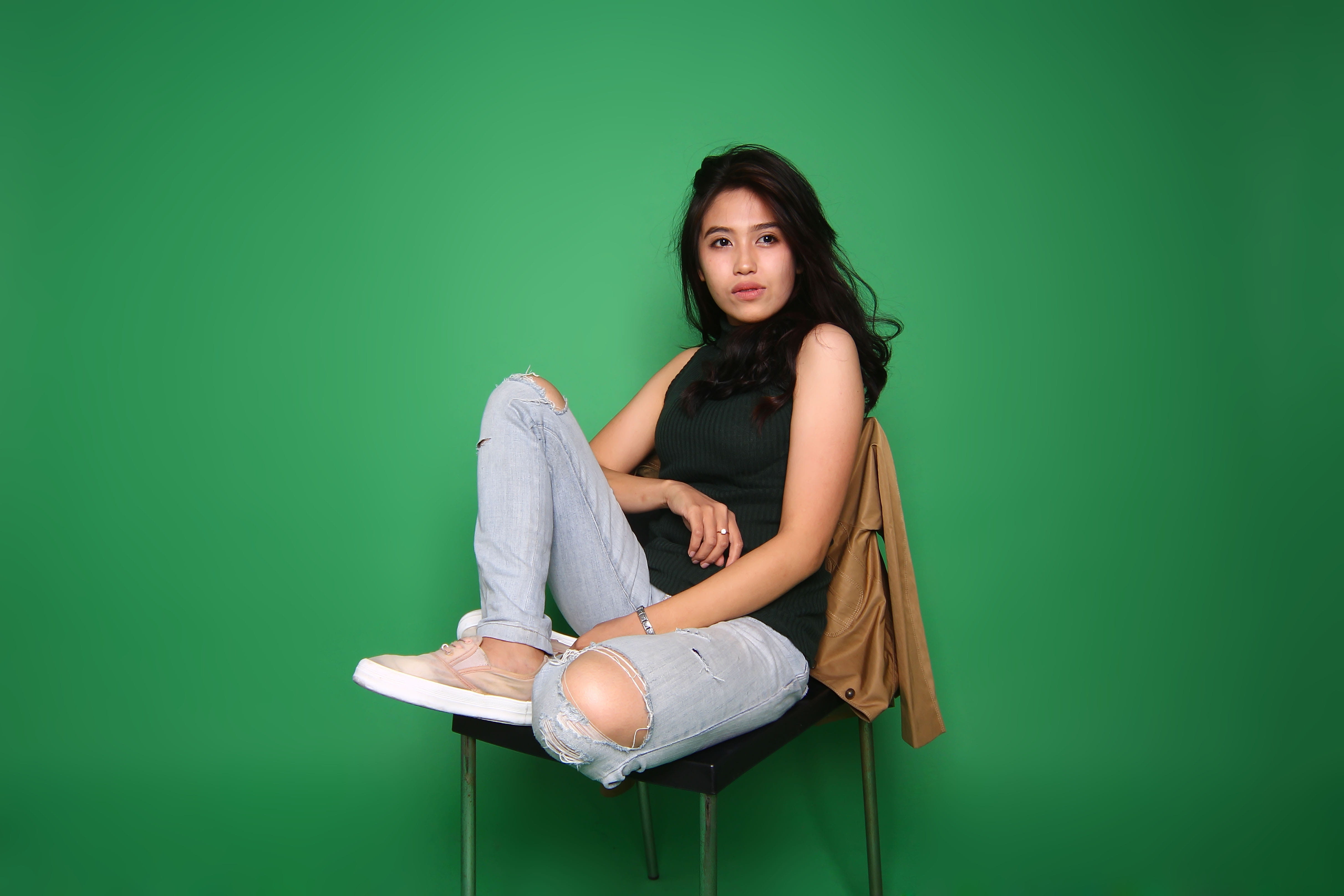 hairstyle, facial expression, blue, long hair, woman, beauty, close-up, beautiful woman, studio shot, looking at camera, girl, fashion, photoshoot, green background, HD Wallpaper