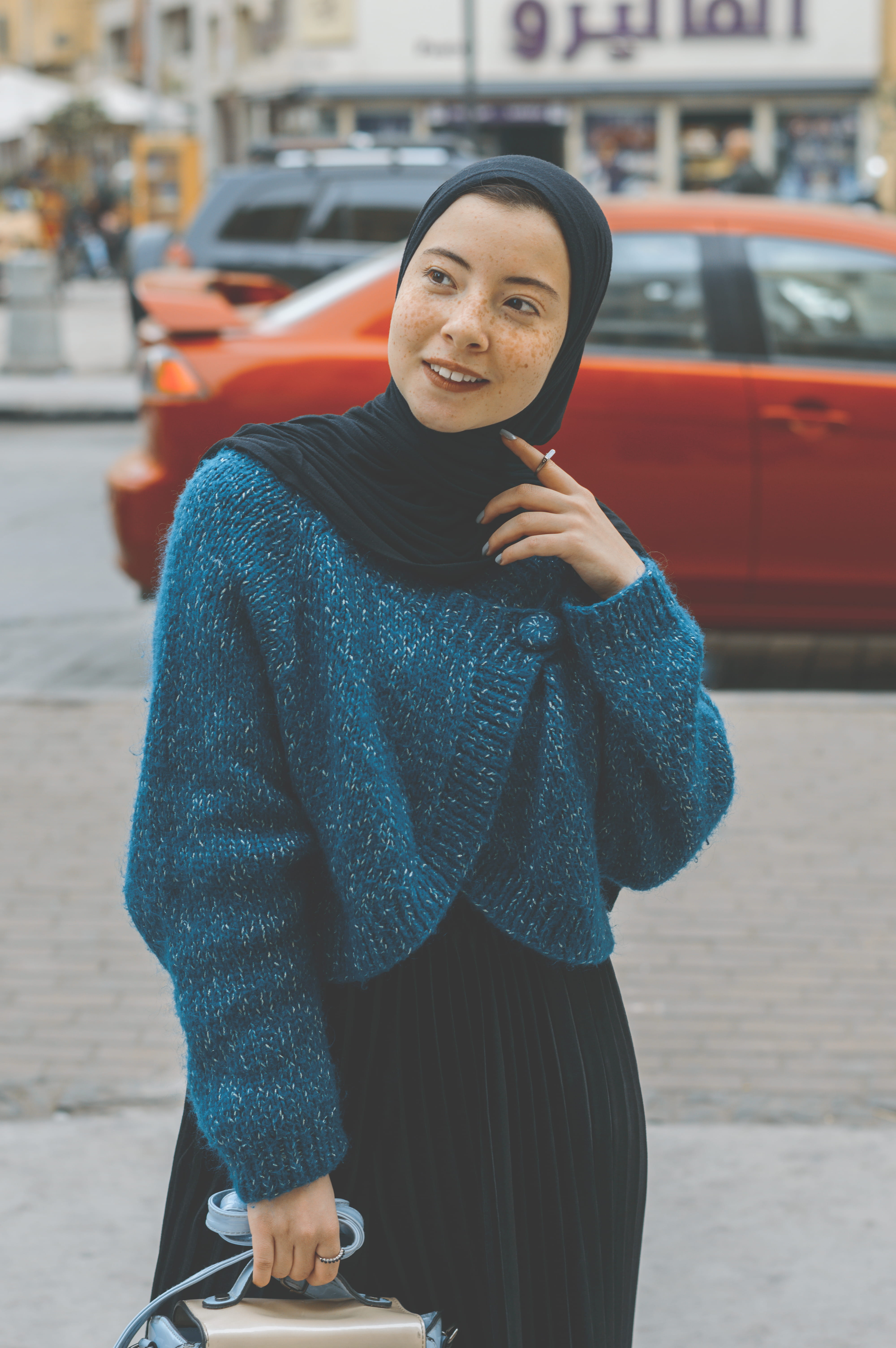 lady, real people, black, looking at camera, hijab, outdoors, one person, facial expression, young adult, sweater, pretty, daylight, girl, headscarf, women fashion, Phone HD Wallpaper
