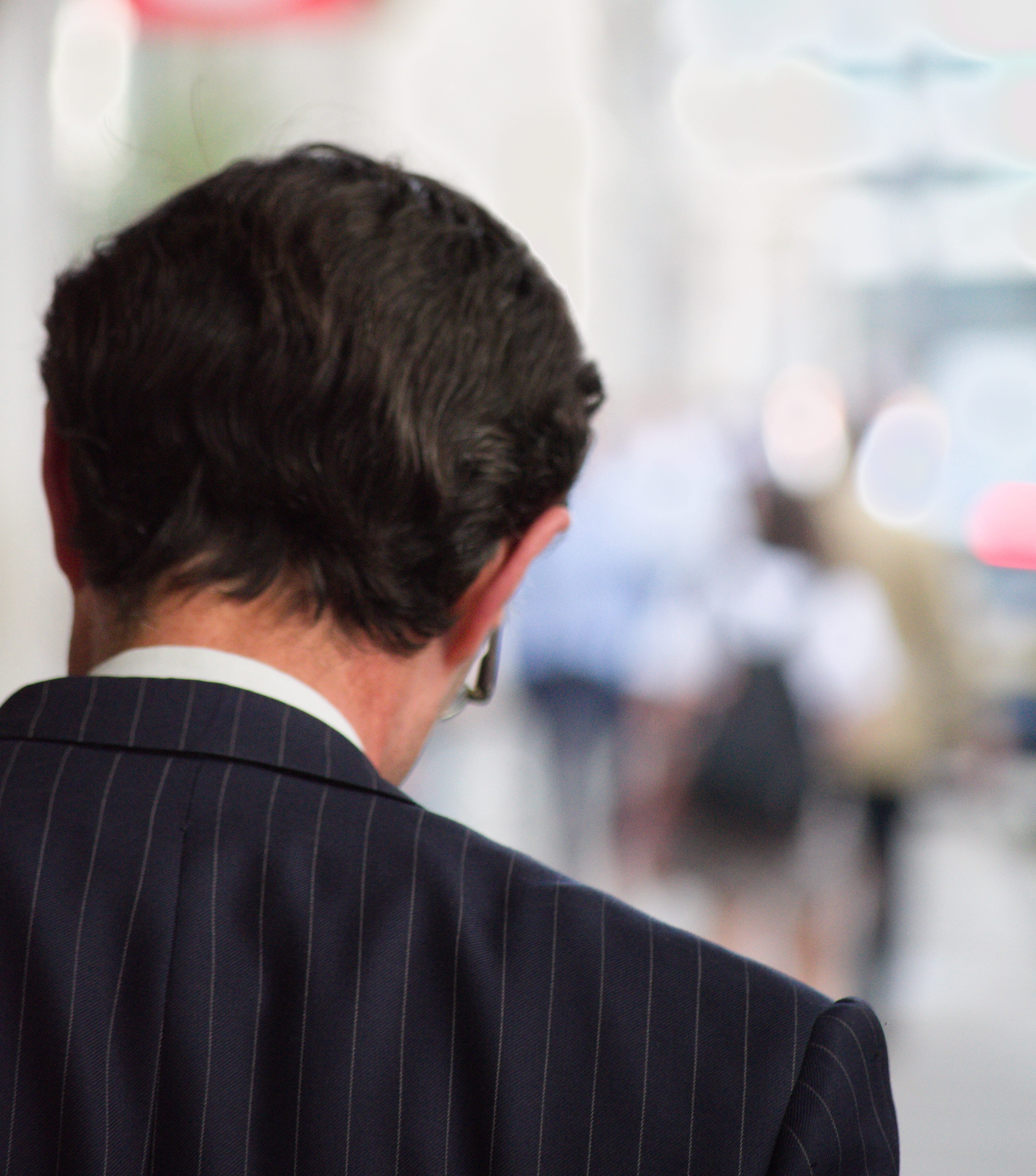well-dressed, business, adult, outdoors, headshot, day, suit, bank, formalwear, males, company, clothing, boss, 4K, office, focus on foreground, one person, Phone HD Wallpaper