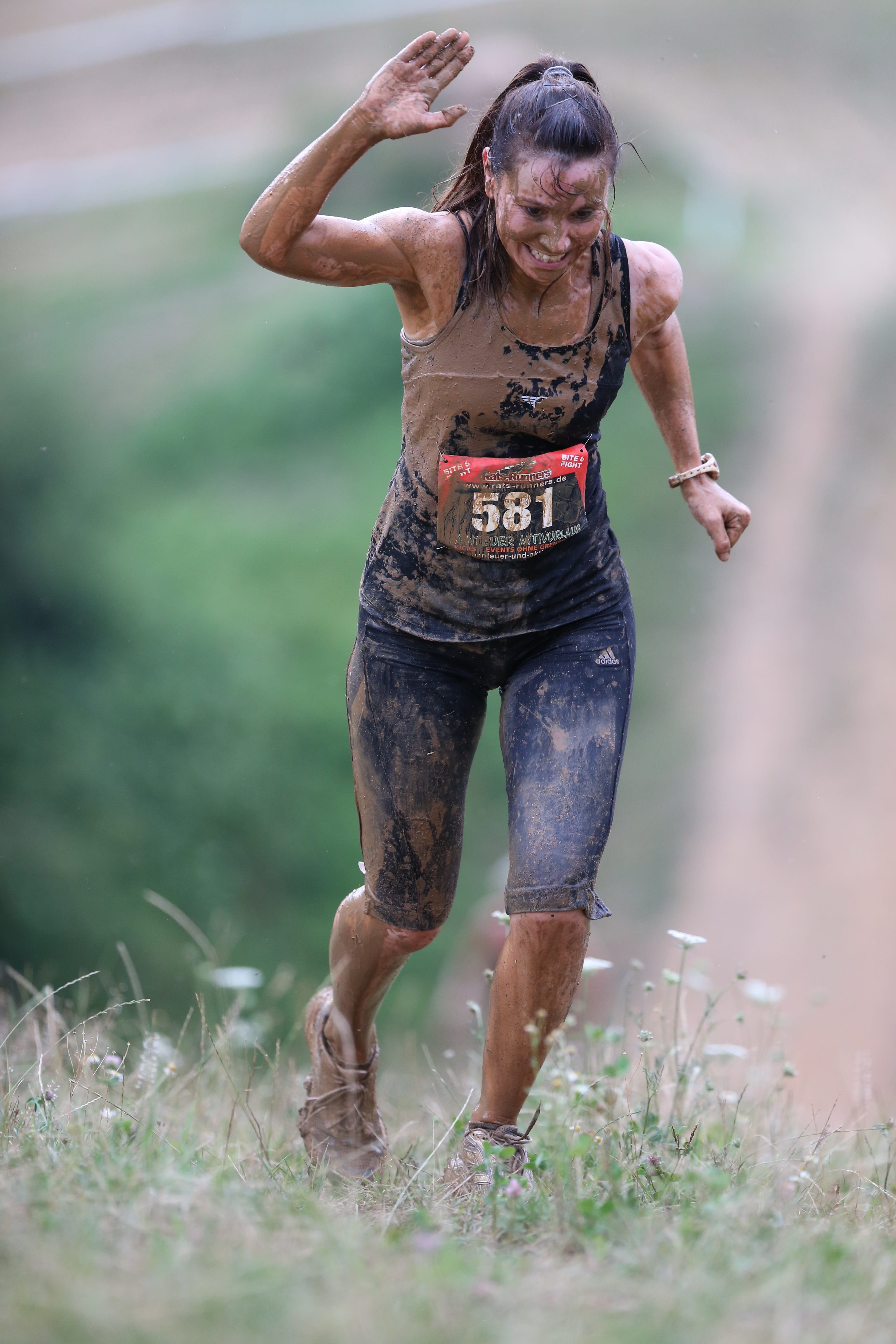 lifestyles, young women, photography, mud, standing, fun run, covered, focus, steeplechase, portrait, casual clothing, shallow, run, real people, nature, Phone HD Wallpaper