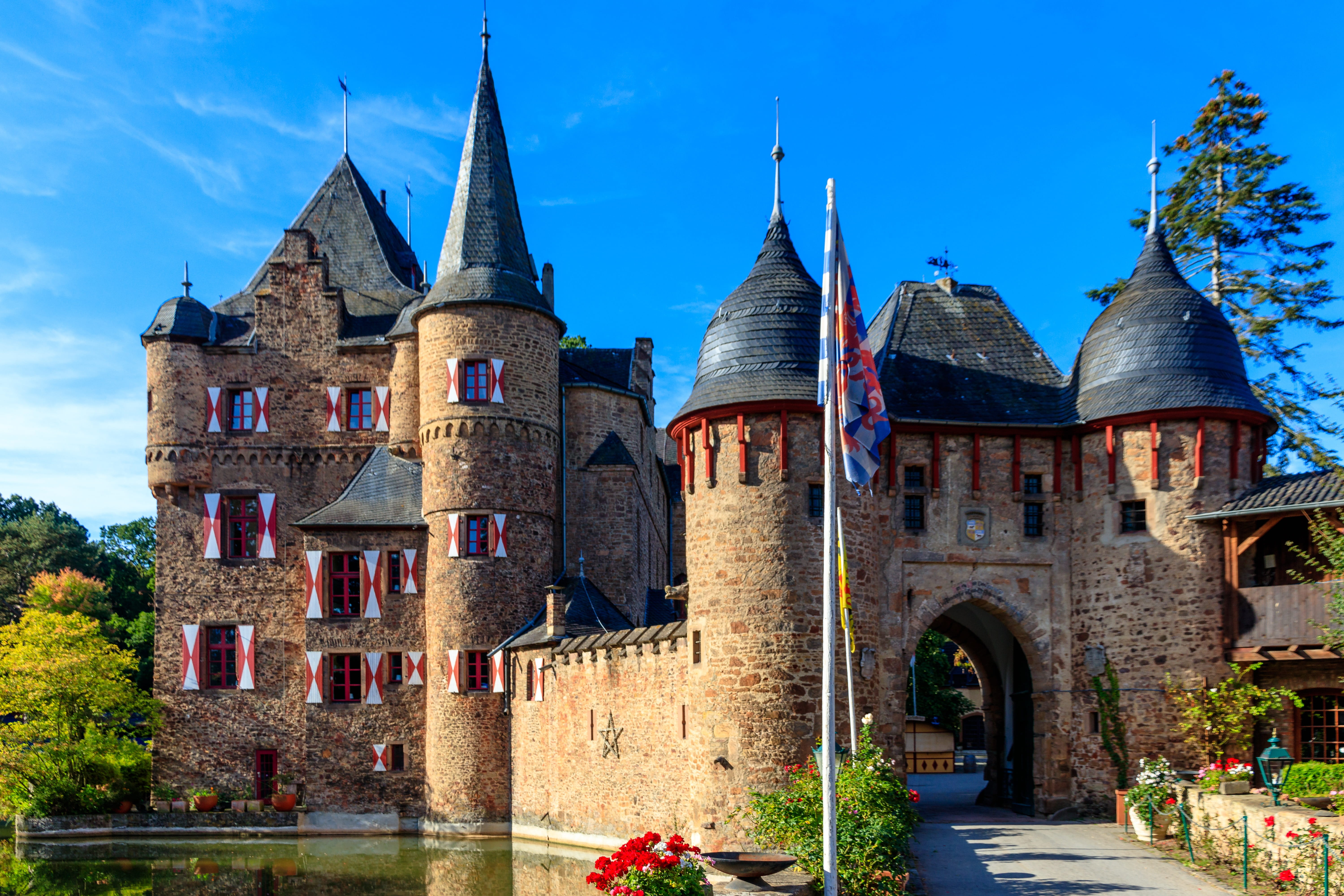 eifel, building exterior, built structure, old, arch, day, sky, travel destinations, castle moat, tower, history, tourism, architecture, nature, travel, HD Wallpaper