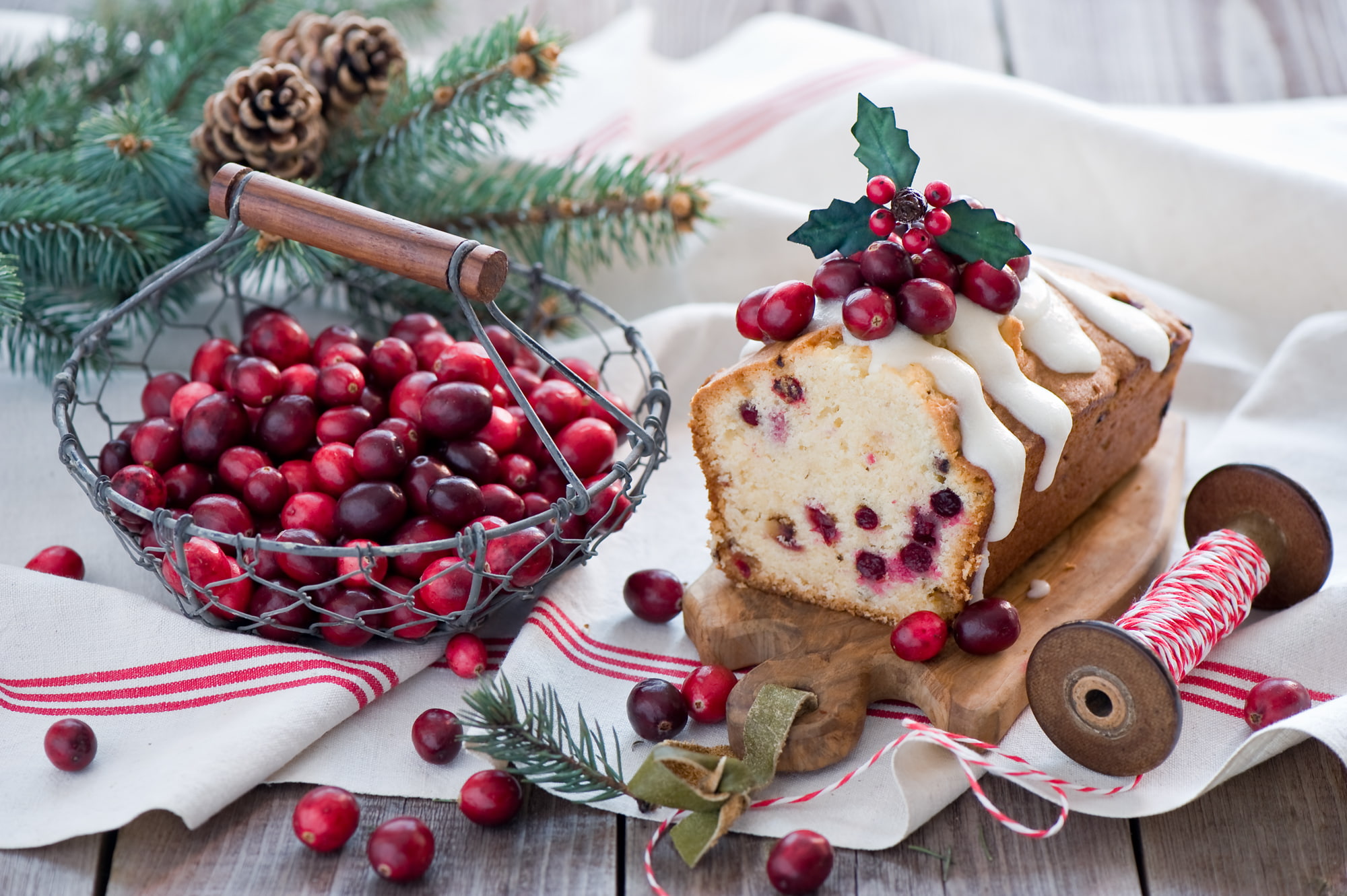 cranberry, Christmas, branches, cupcake, tree, red, basket, food, winter, Anna Verdina, berries, bumps, holidays, 1080P, spruce, dessert, cakes, New Year, HD Wallpaper
