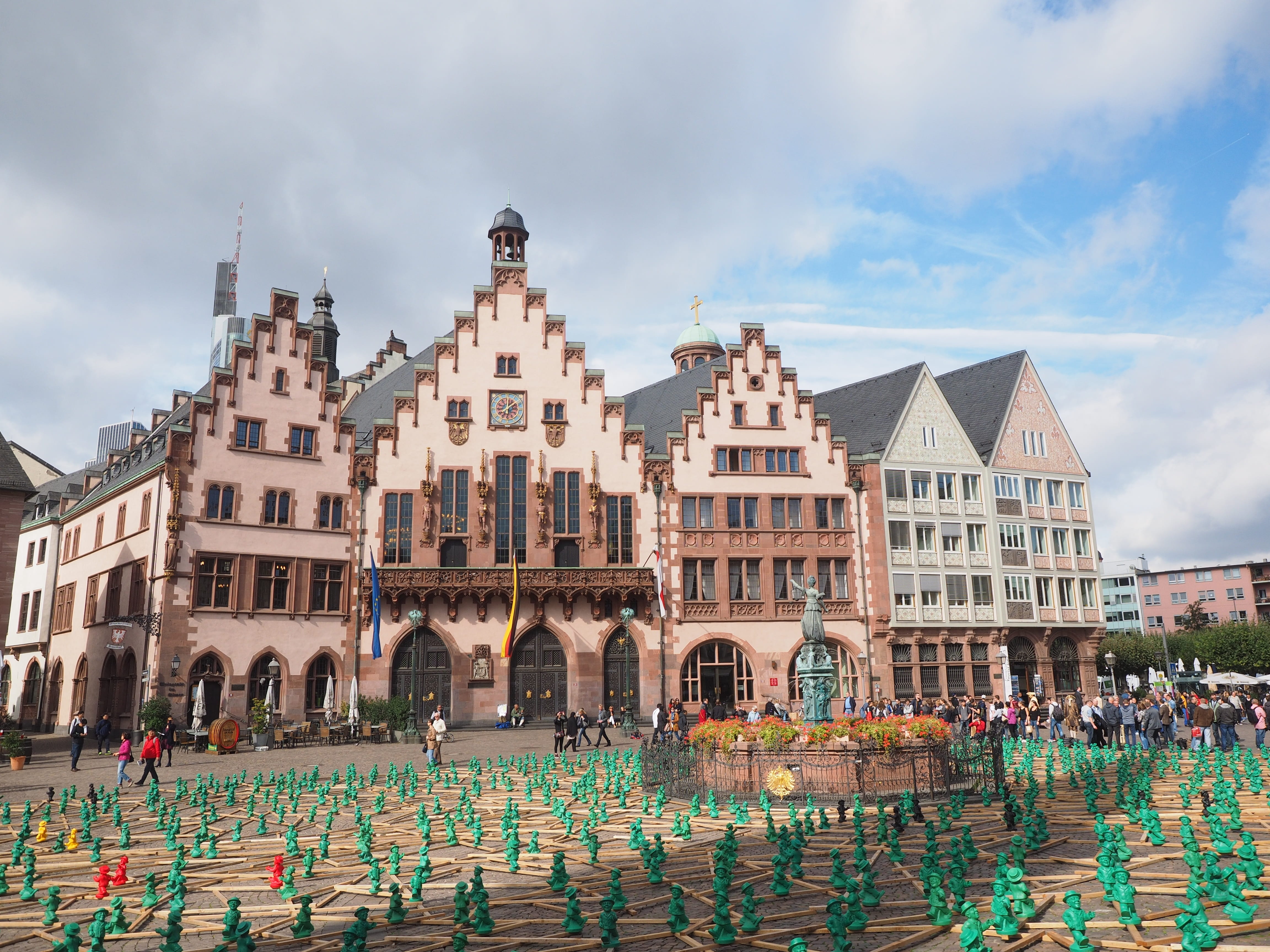 ottmar hörl, art installation, ddr-invention, building exterior, ost-ampelmann, landmark, art, unit symbol, males, a symbol of unity, overcome limits, the fountain of justice, HD Wallpaper