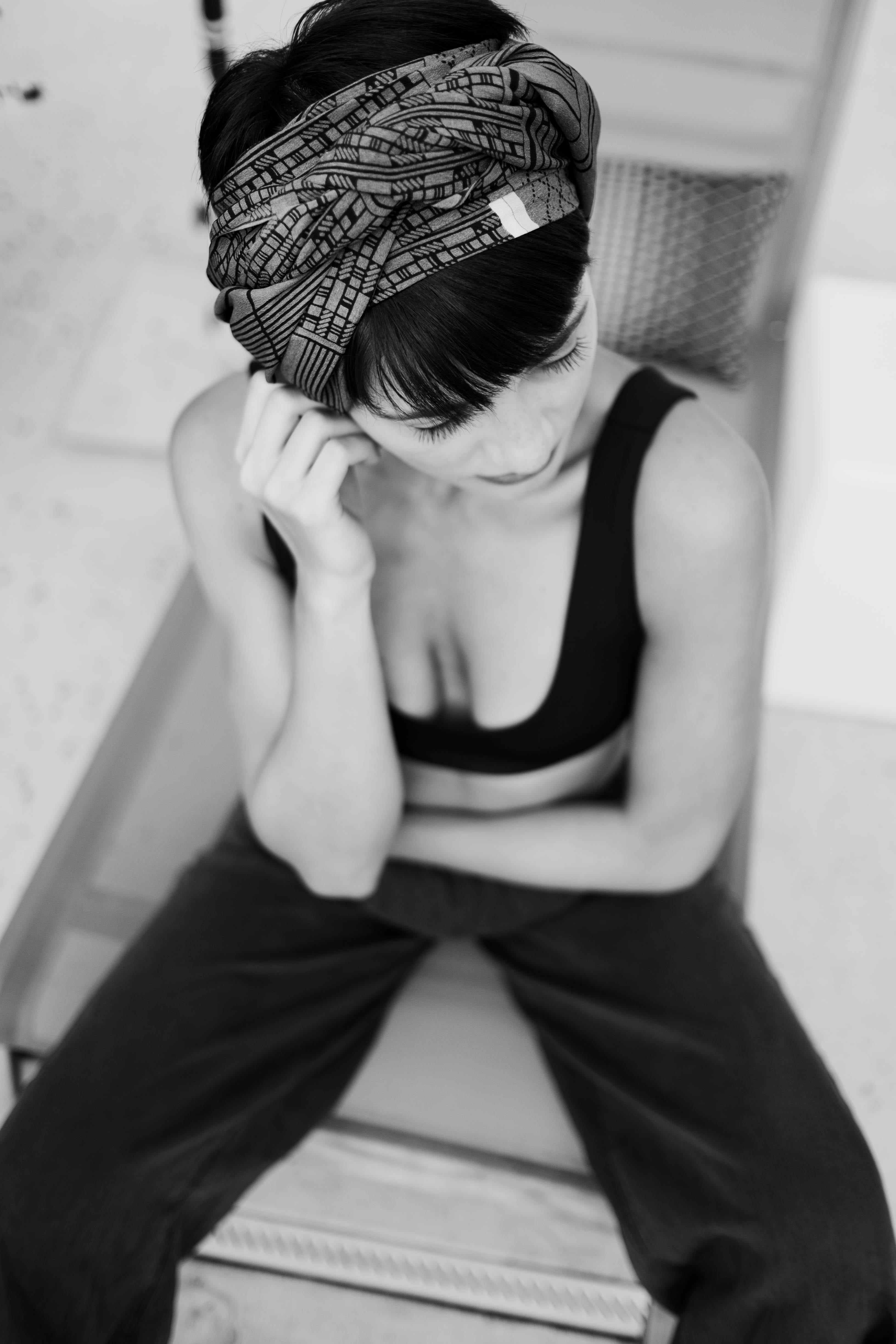 indoors, happiness, scarf, women, black and white, female, one person, emotion, depression - sadness, young women, focus on foreground, caucasian, clothing, Phone HD Wallpaper