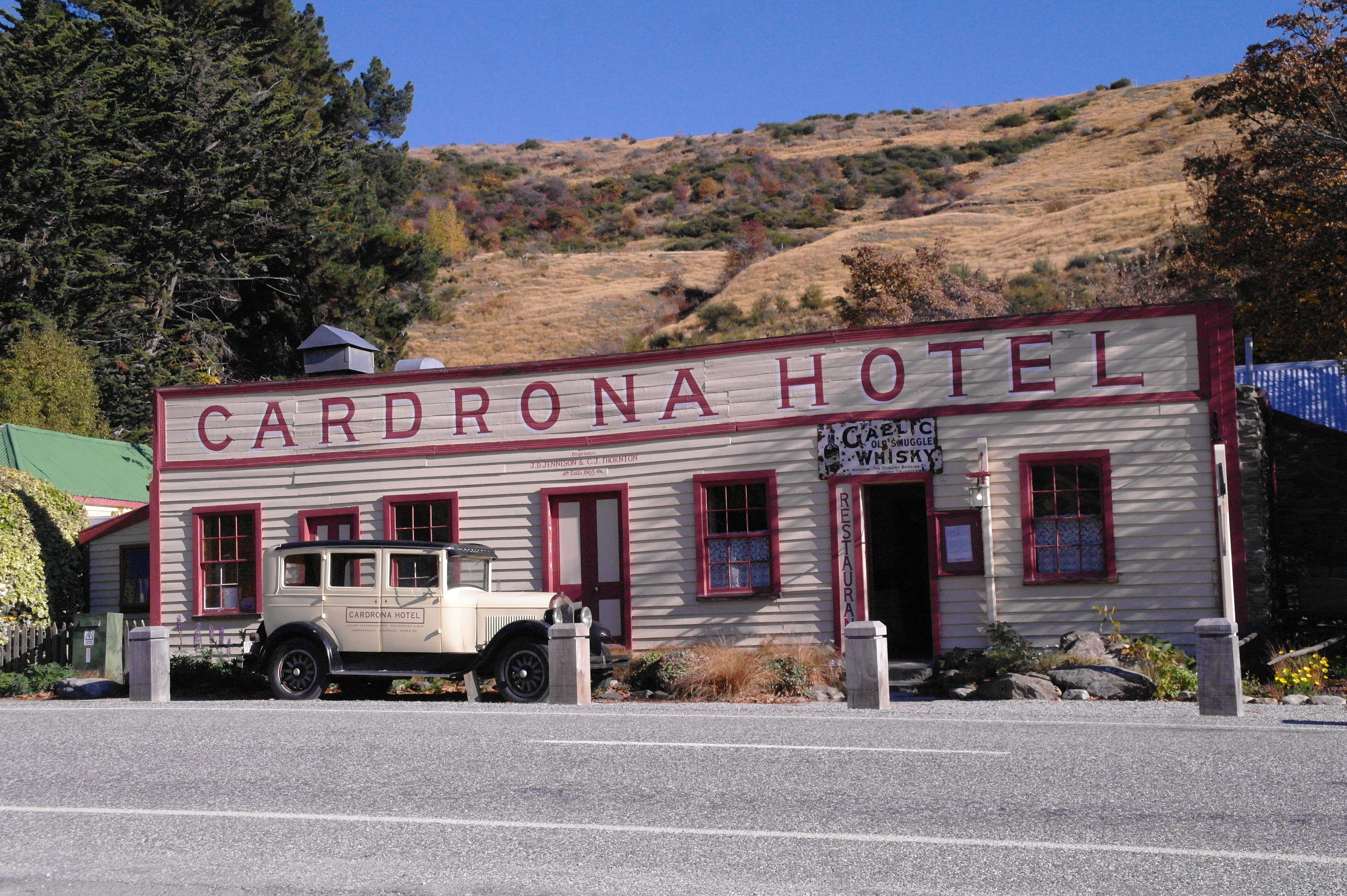 plant, hotel, western script, day, land vehicle, communication, otago, transportation, city, road, south island, text, capital letter, landscape, sign, HD Wallpaper