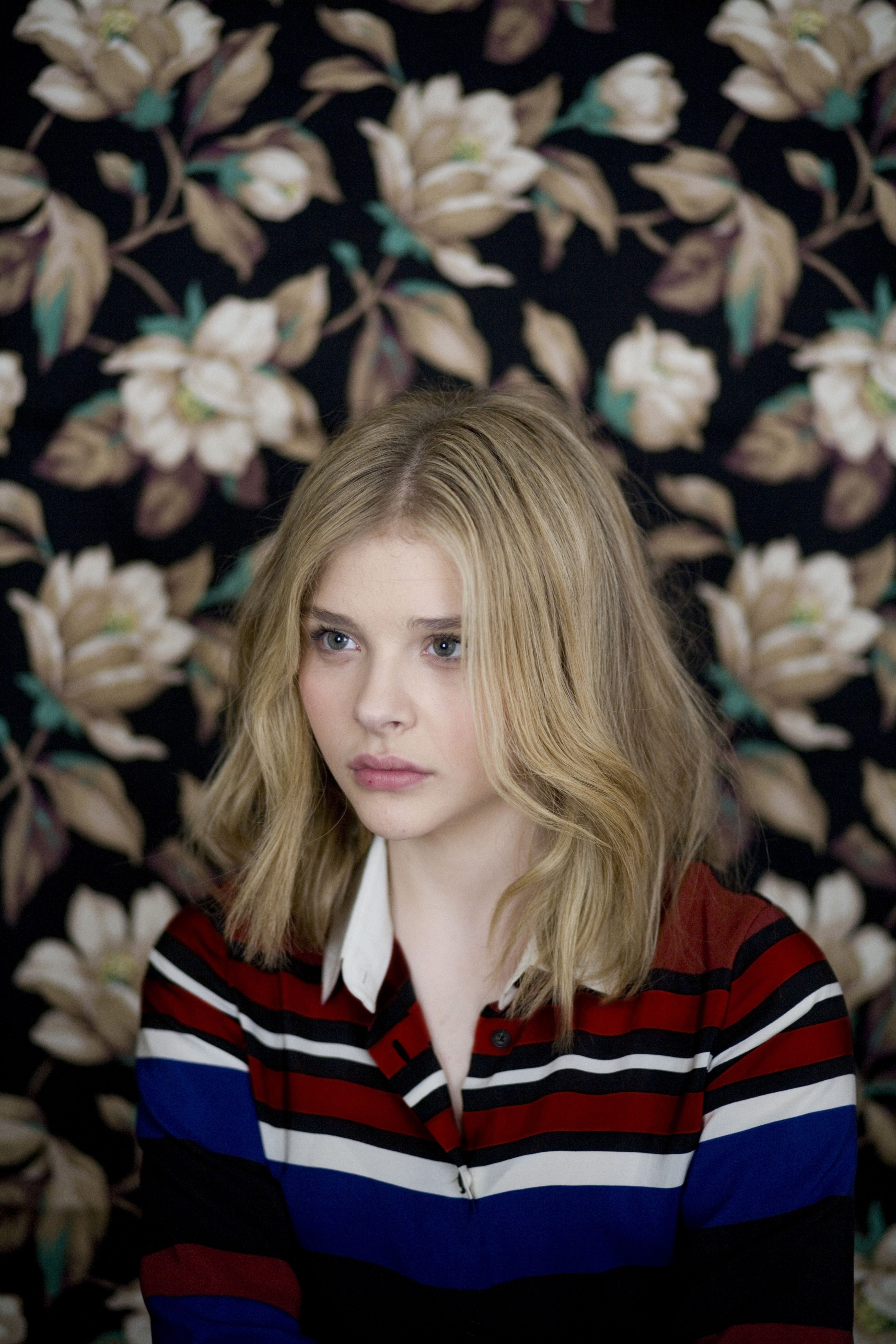 hair, striped, headshot, innocence, long hair, front view, looking at camera, celebrity, emotion, 5K, portrait, child, women, standing, Chloë Grace Moretz, Phone HD Wallpaper